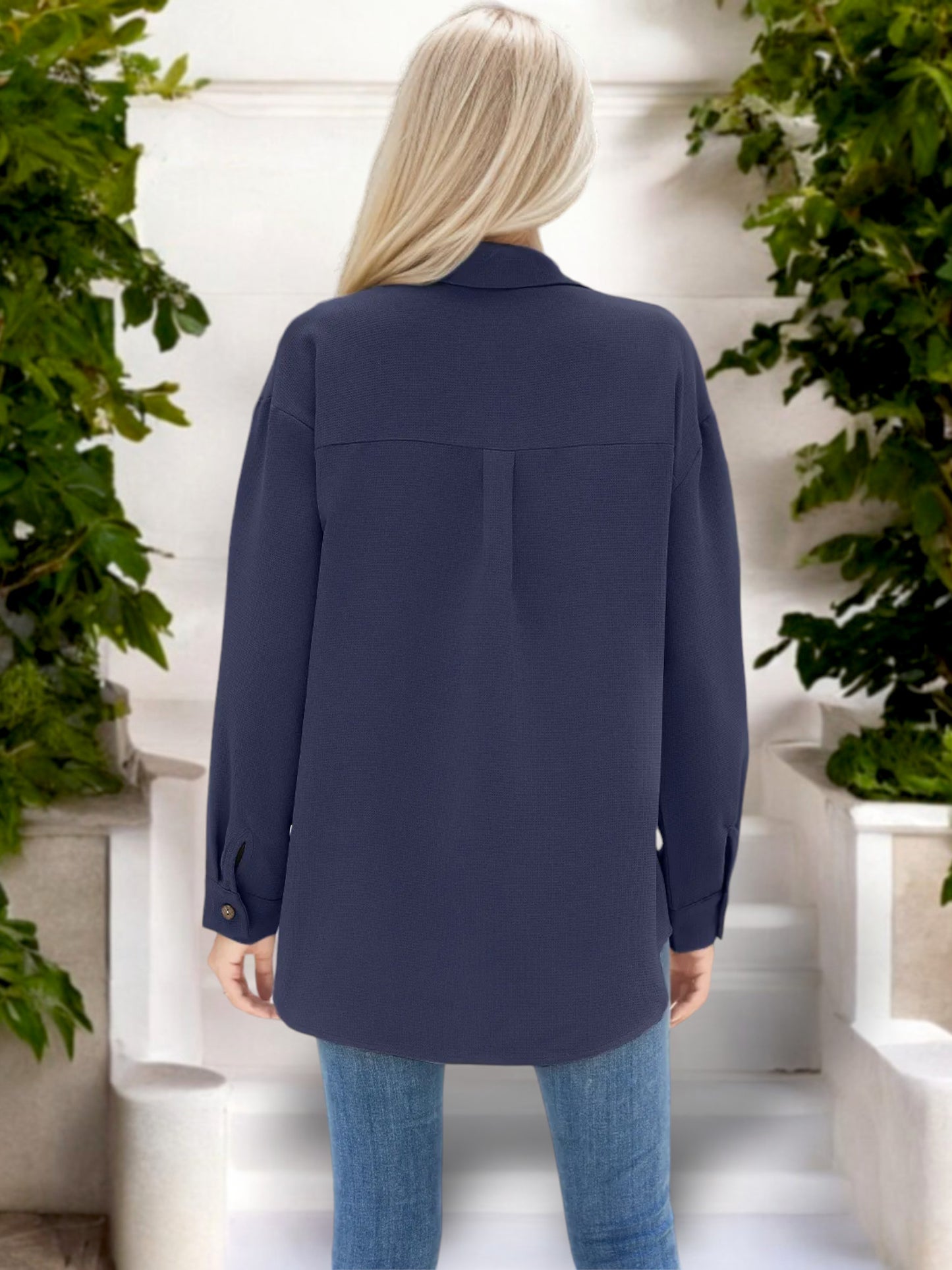 Camisa de mujer de gran tamaño con botones y detalle plisado