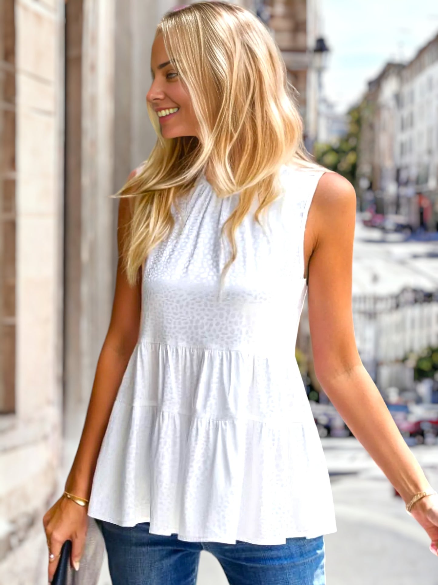 Blusa peplum de leopardo con cuello con volantes