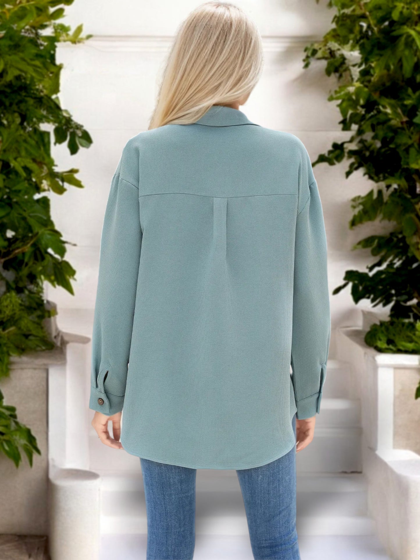 Camisa de mujer de gran tamaño con botones y detalle plisado