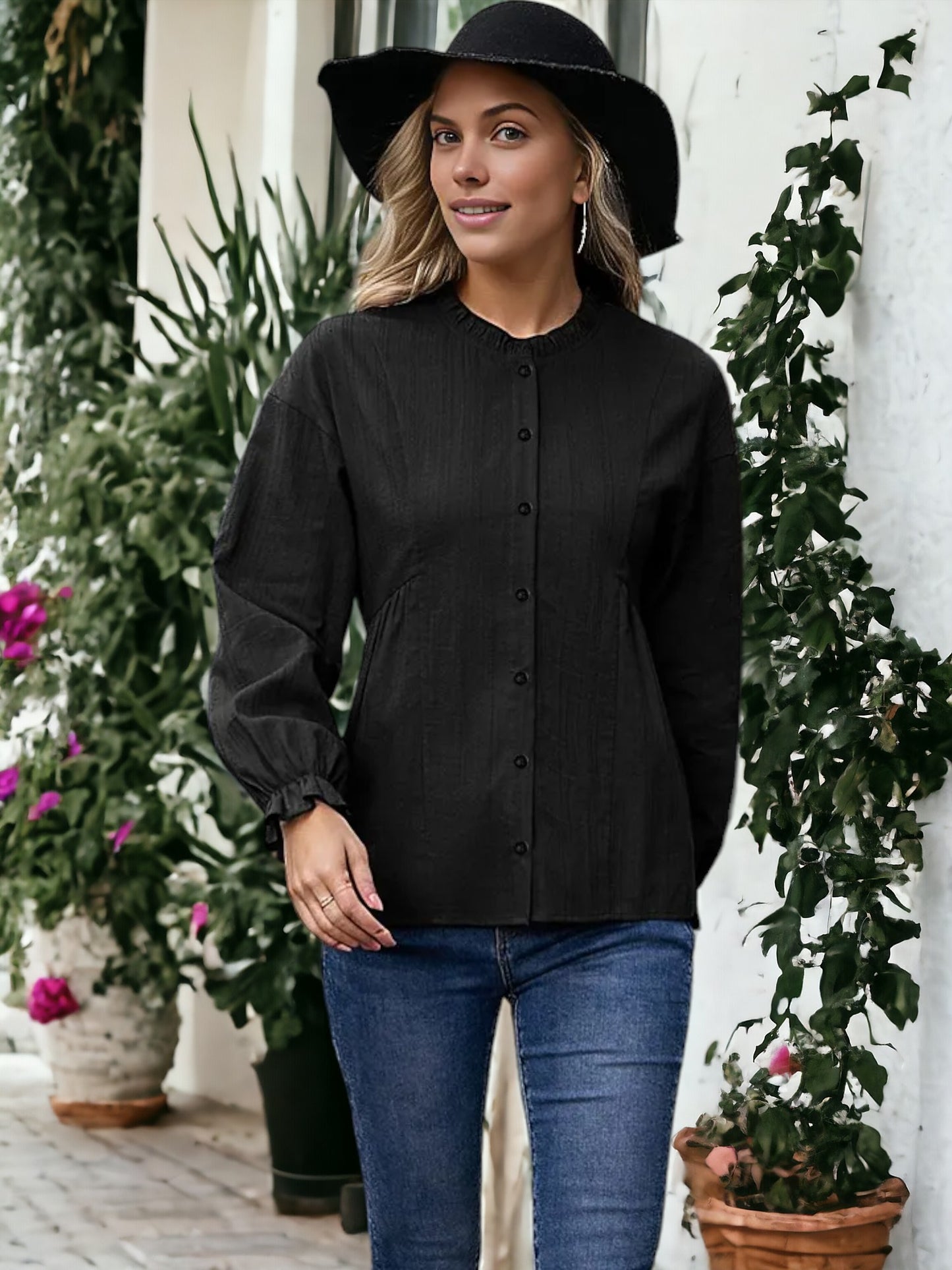 Blusa con pinzas y cuello con volantes