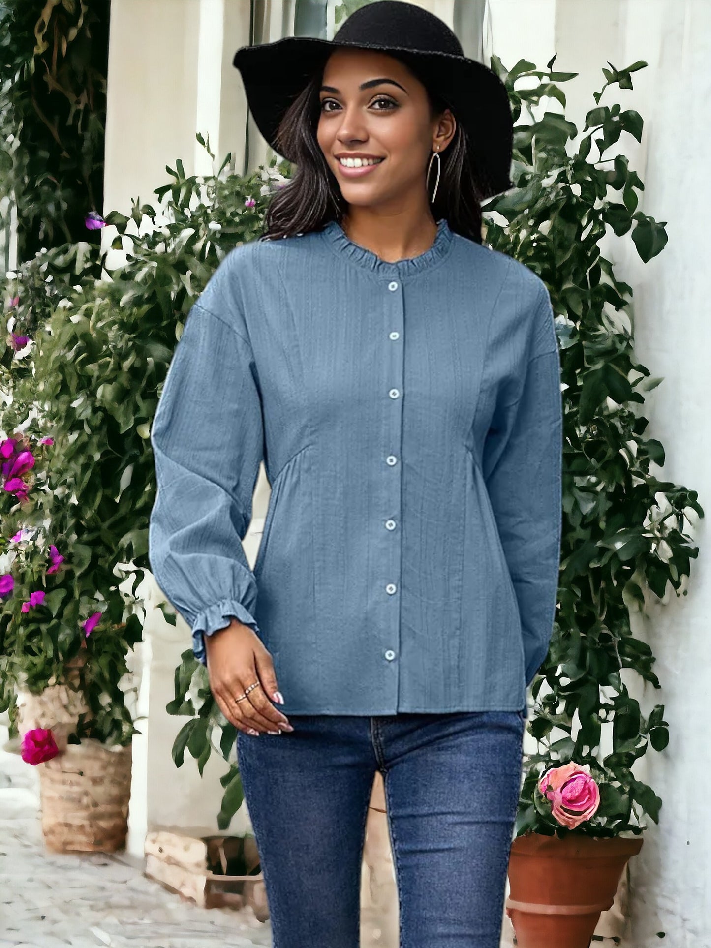 Blusa con pinzas y cuello con volantes