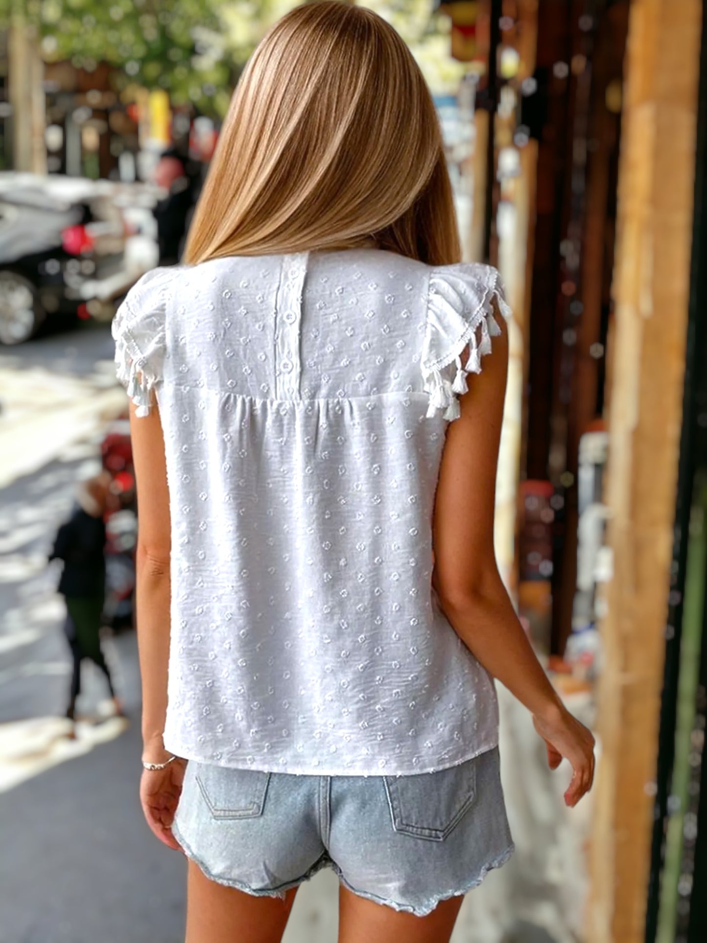 Blusa con mangas cortas y borlas