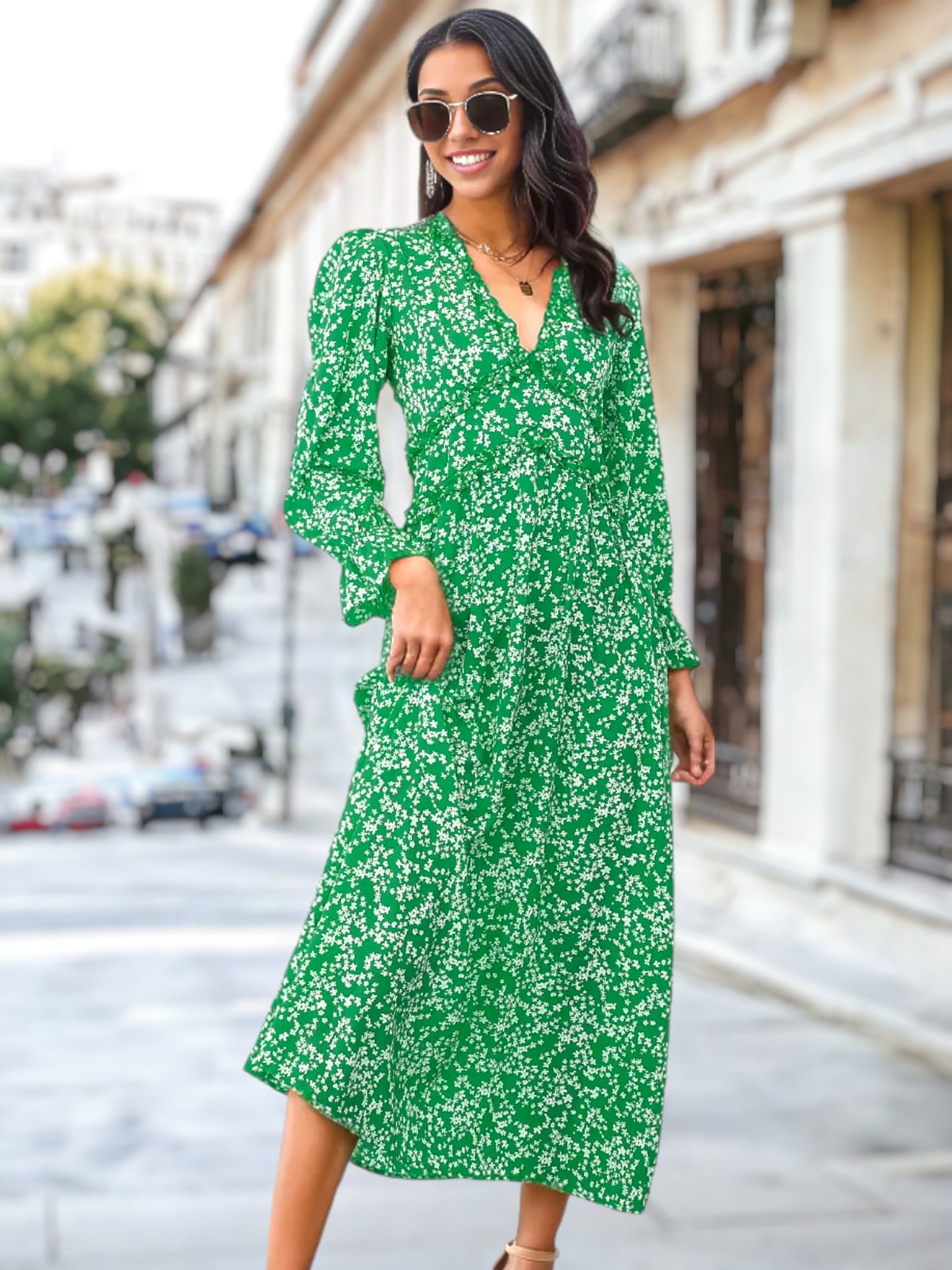 Vestido midi floral con detalle de volantes