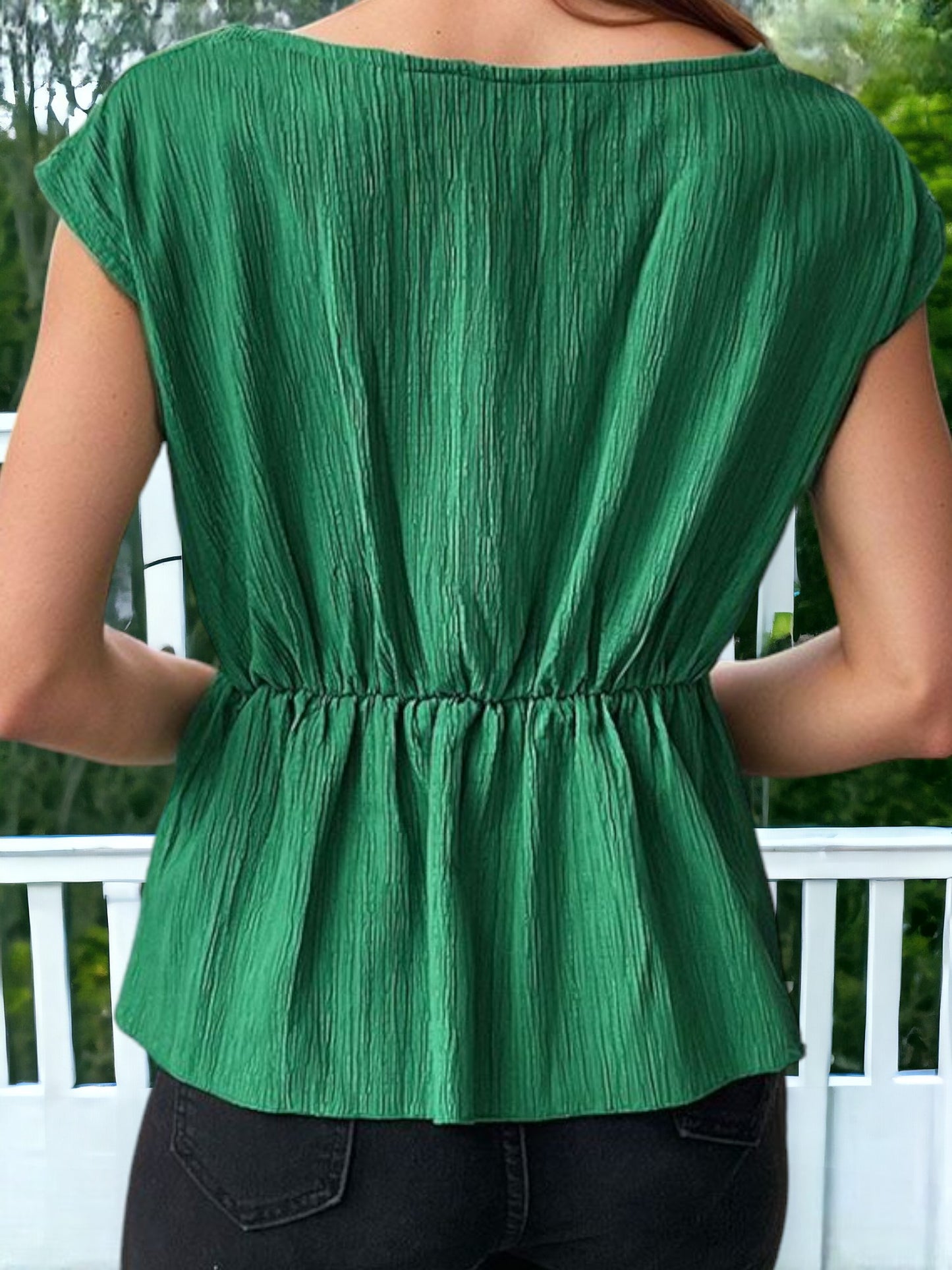 Blusa con mangas dolman y textura de nudo en la parte delantera