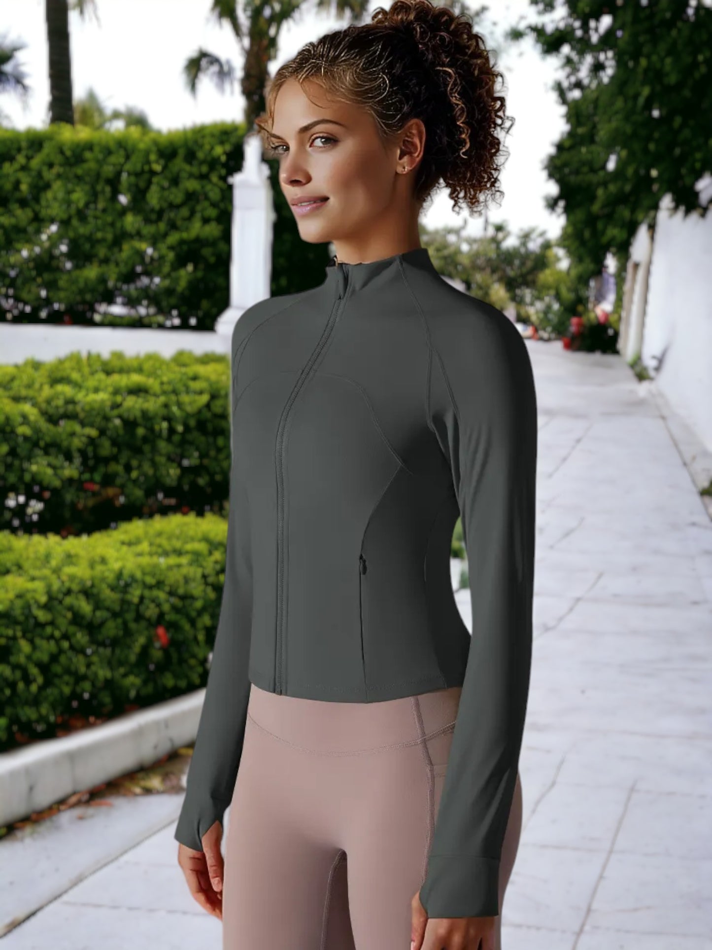 Breathable Stand Up Collar Long Sleeved Zippered Sports Top