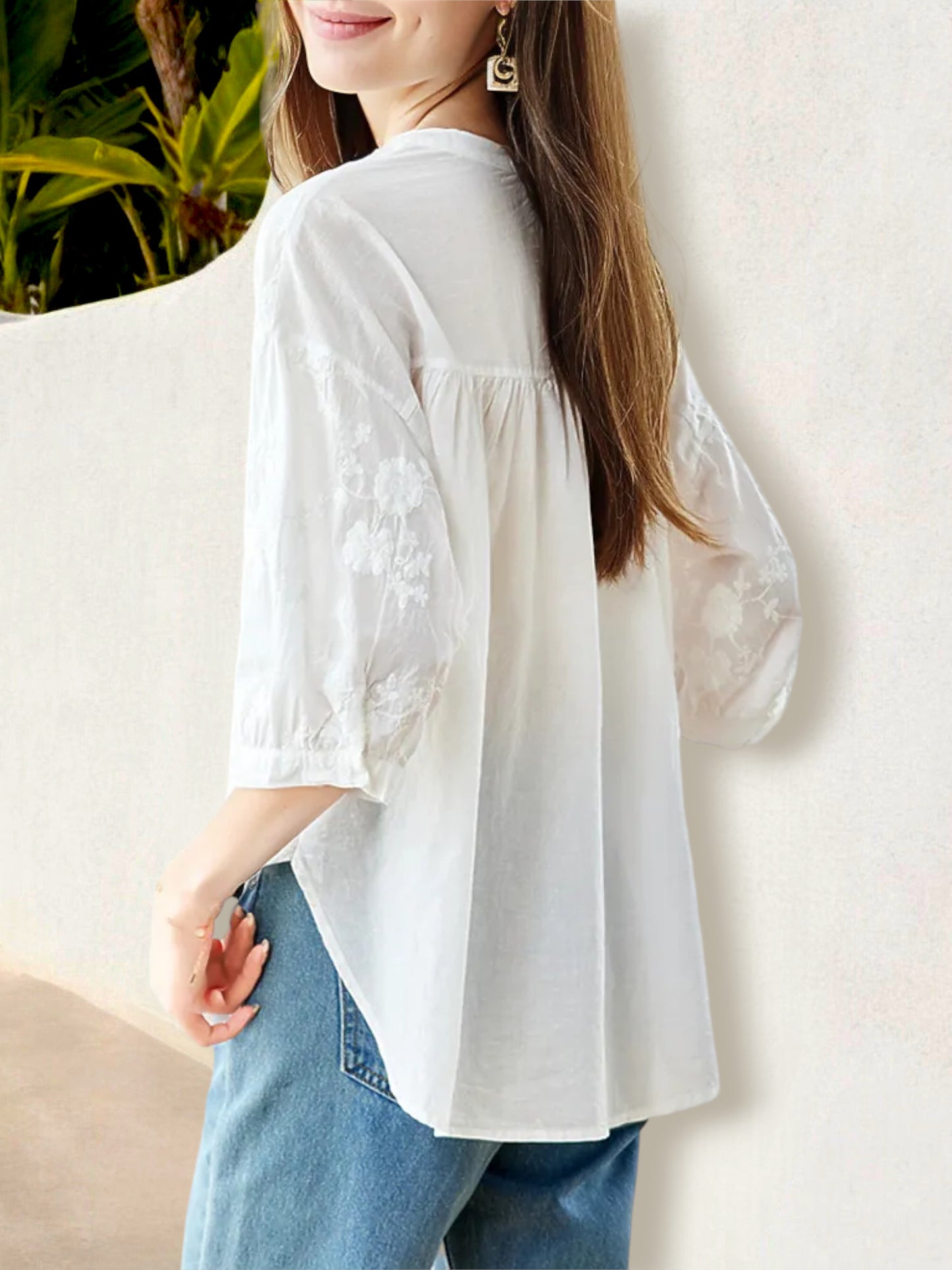 Blusa ligera con botones y sutil bordado floral para mujer de Anna-Kaci