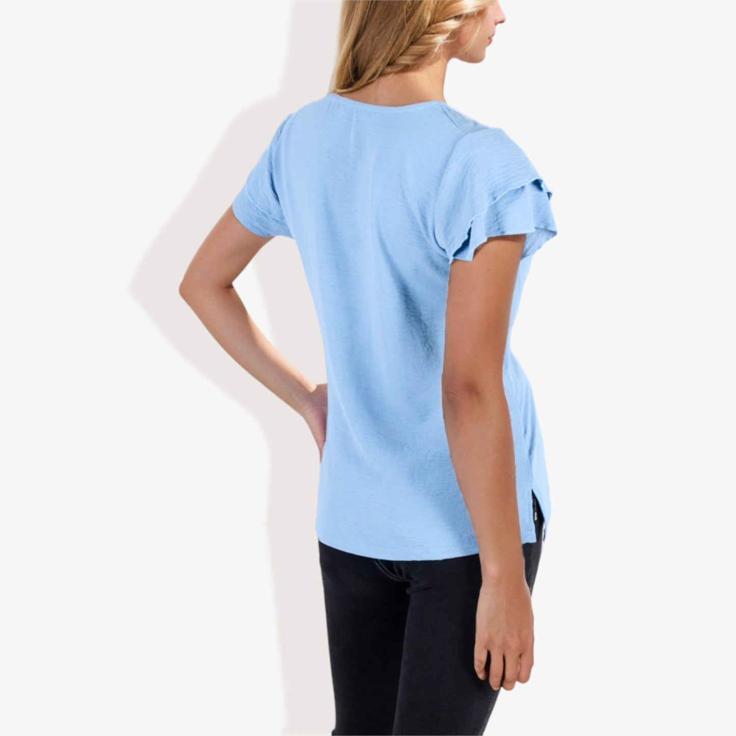 Blusa de mujer de manga corta con escote en V y mangas con volantes de doble capa
