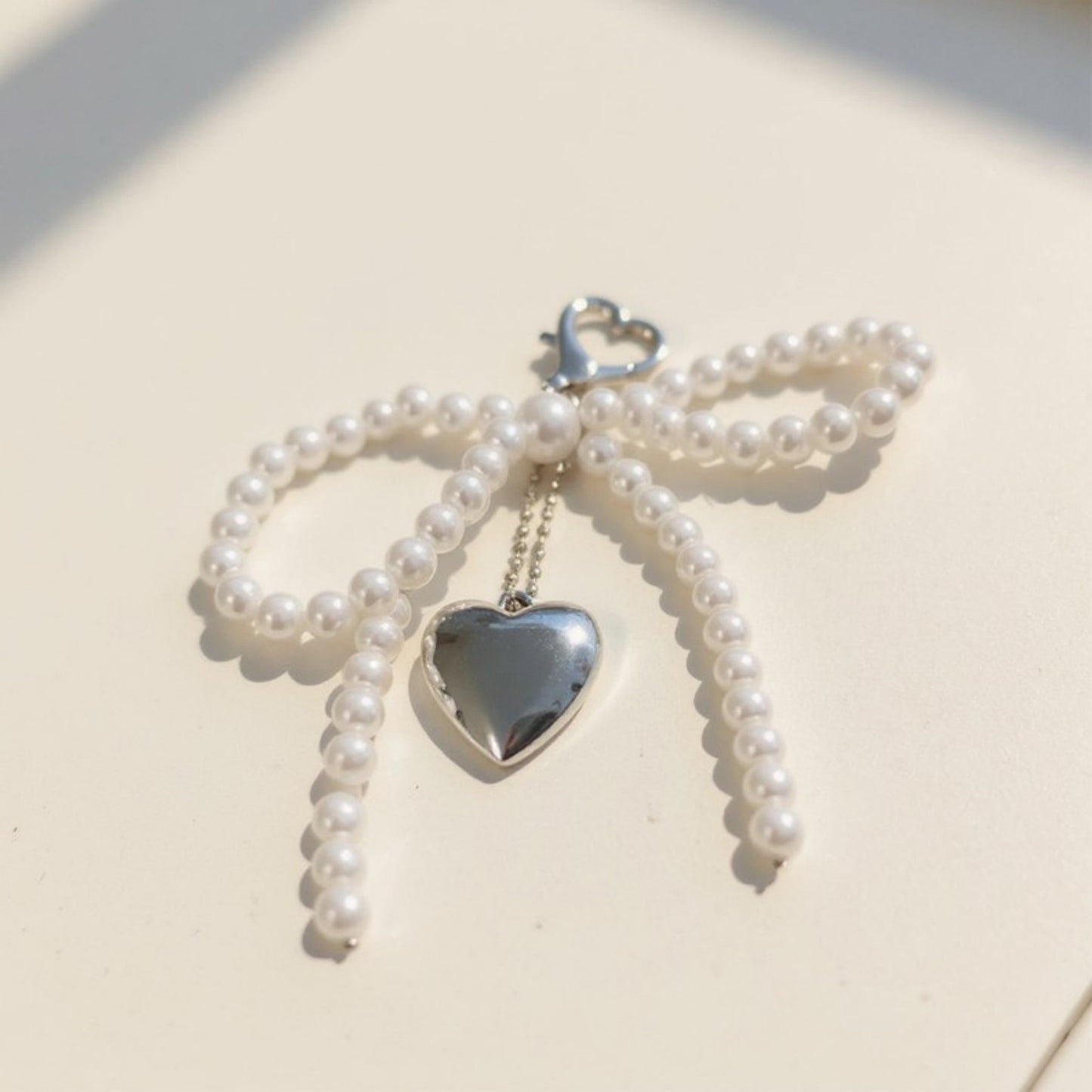 Anna-Kaci Pearl Beaded Bow Keychain with Silver Heart Charm and Heart Clip