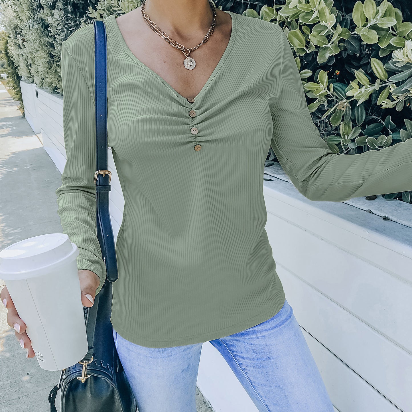 Camisetas de manga larga con cuello en V y color liso