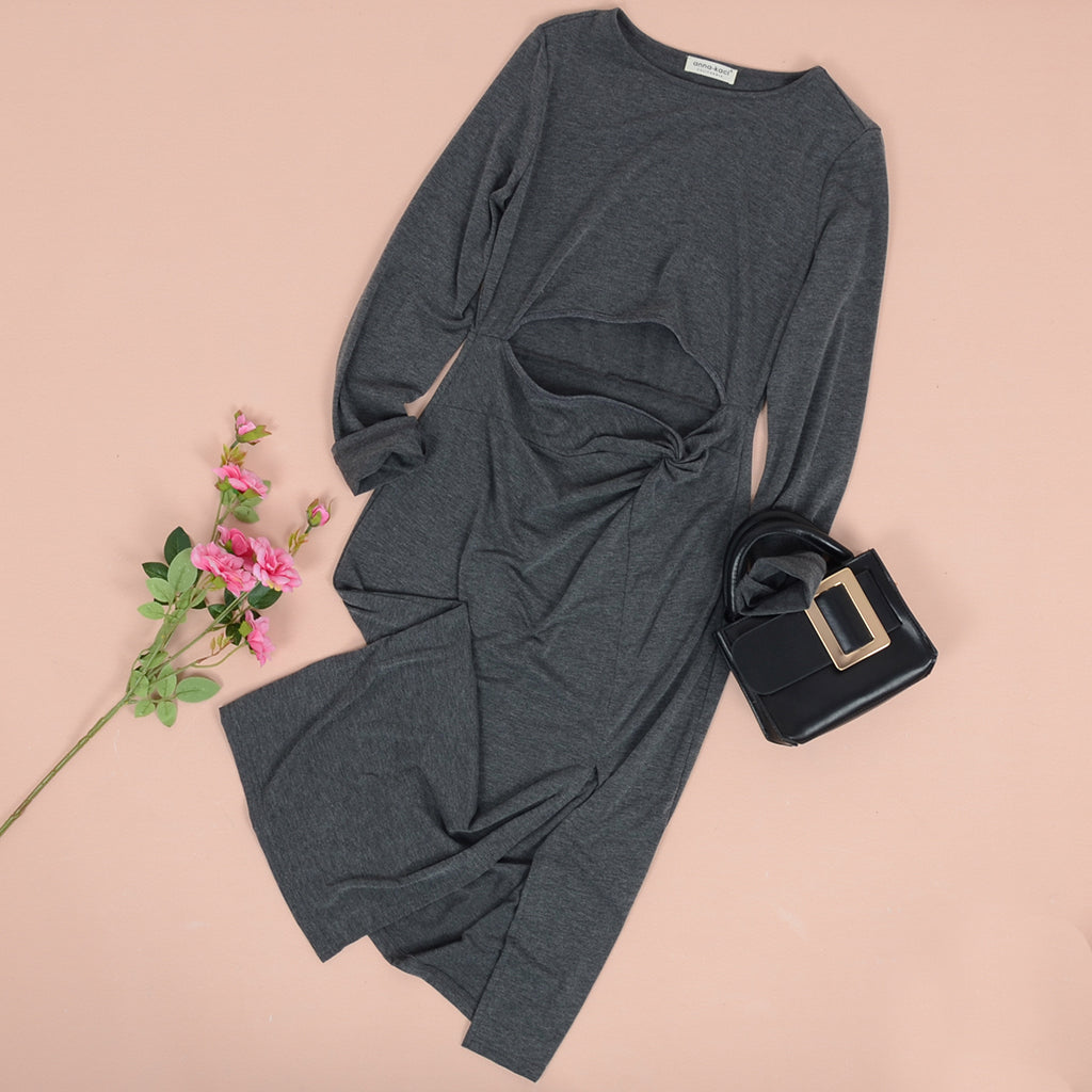 Vestido liso con abertura en la parte delantera