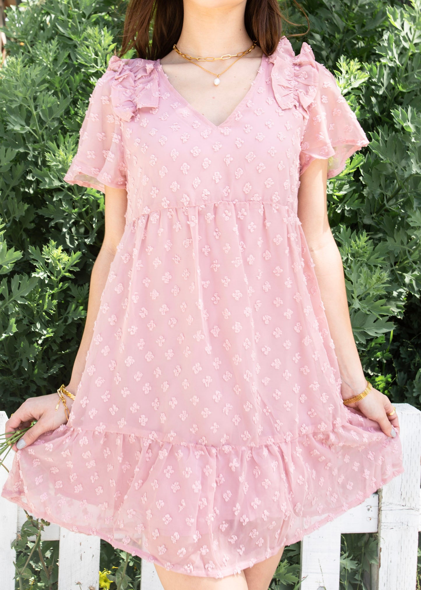 Vestido babydoll texturizado con hombros con volantes
