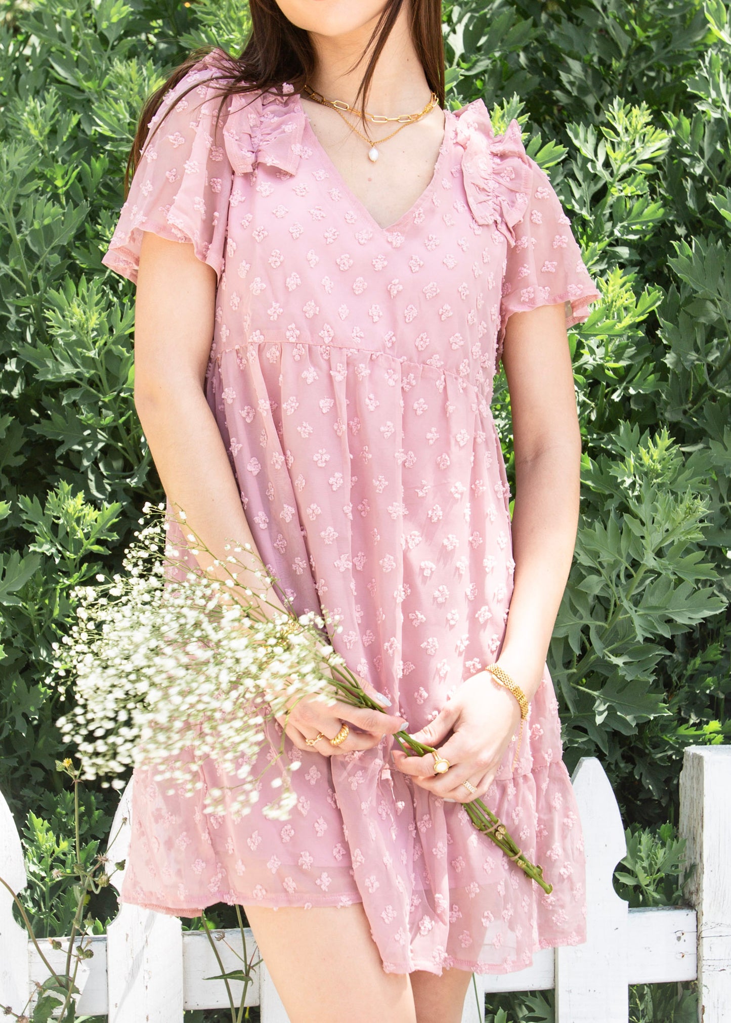 Vestido babydoll texturizado con hombros con volantes