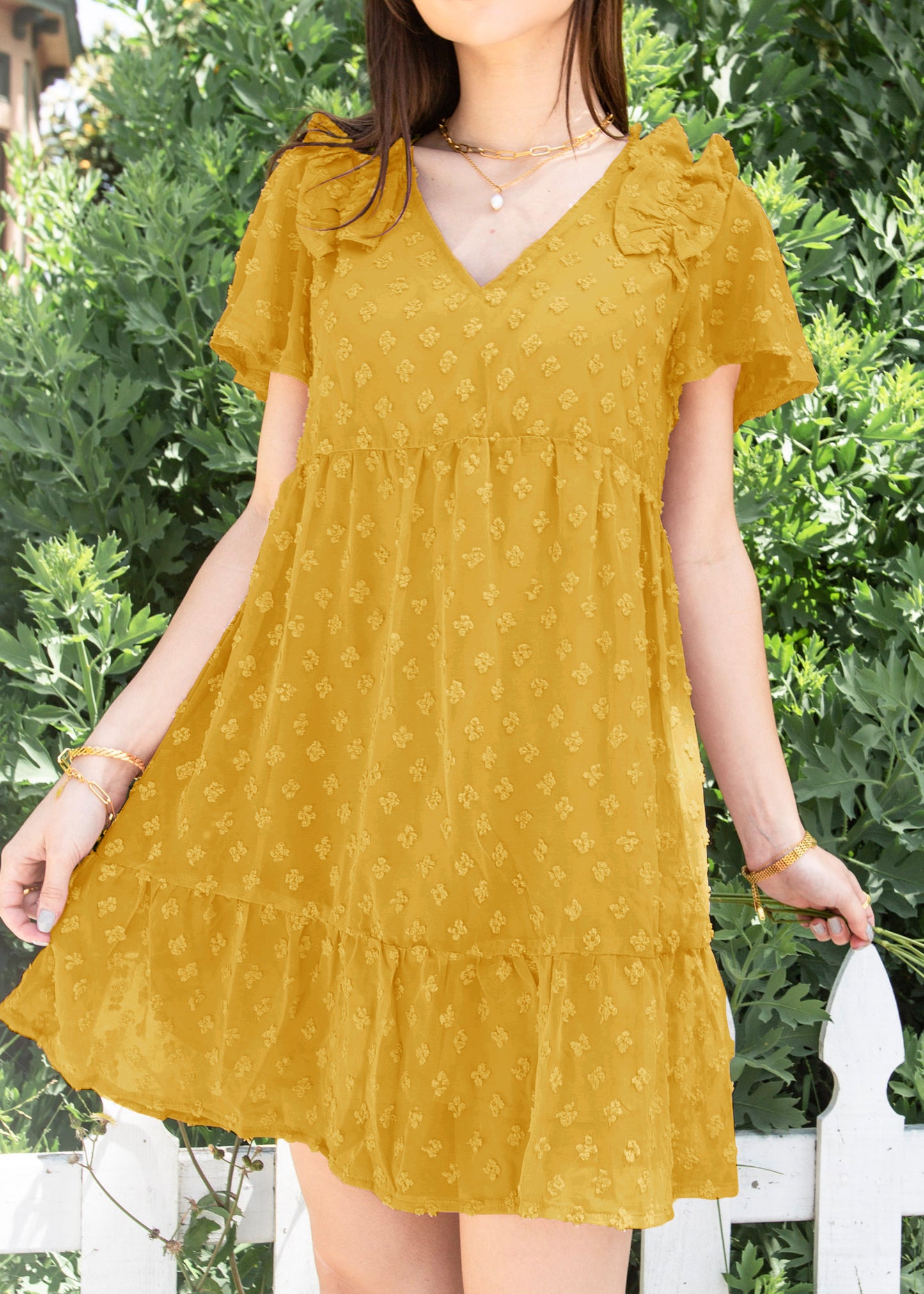 Vestido babydoll texturizado con hombros con volantes