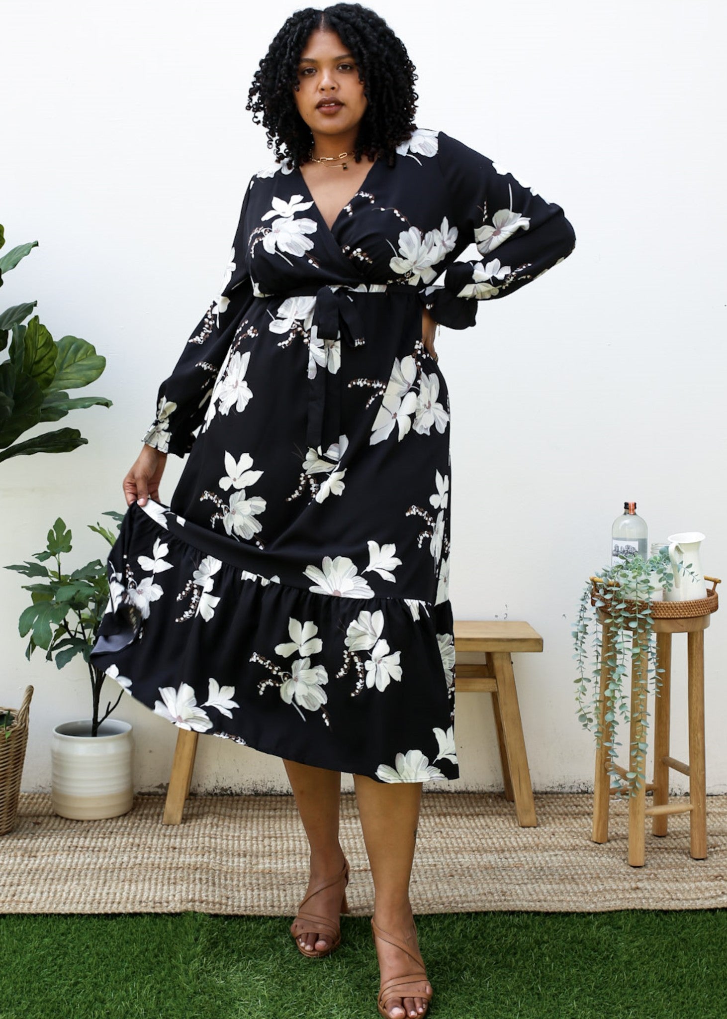 Plus Size White Tulip Print Flowy Black Maxi Dress Anna-Kaci Plus Size White Tulip Print Flowy Black Maxi Dress Anna-Kaci