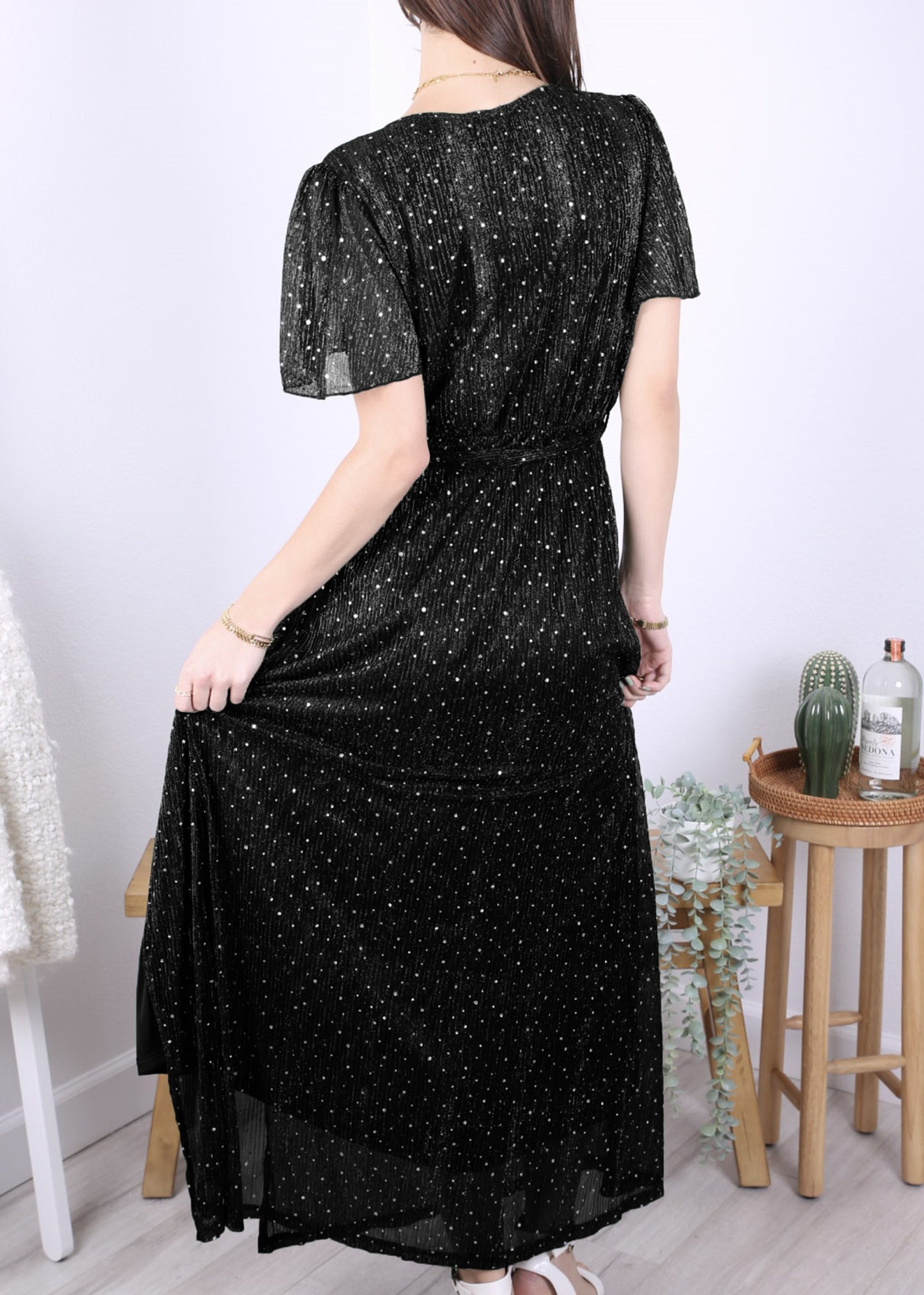 Vestido de lunares con detalles transparentes