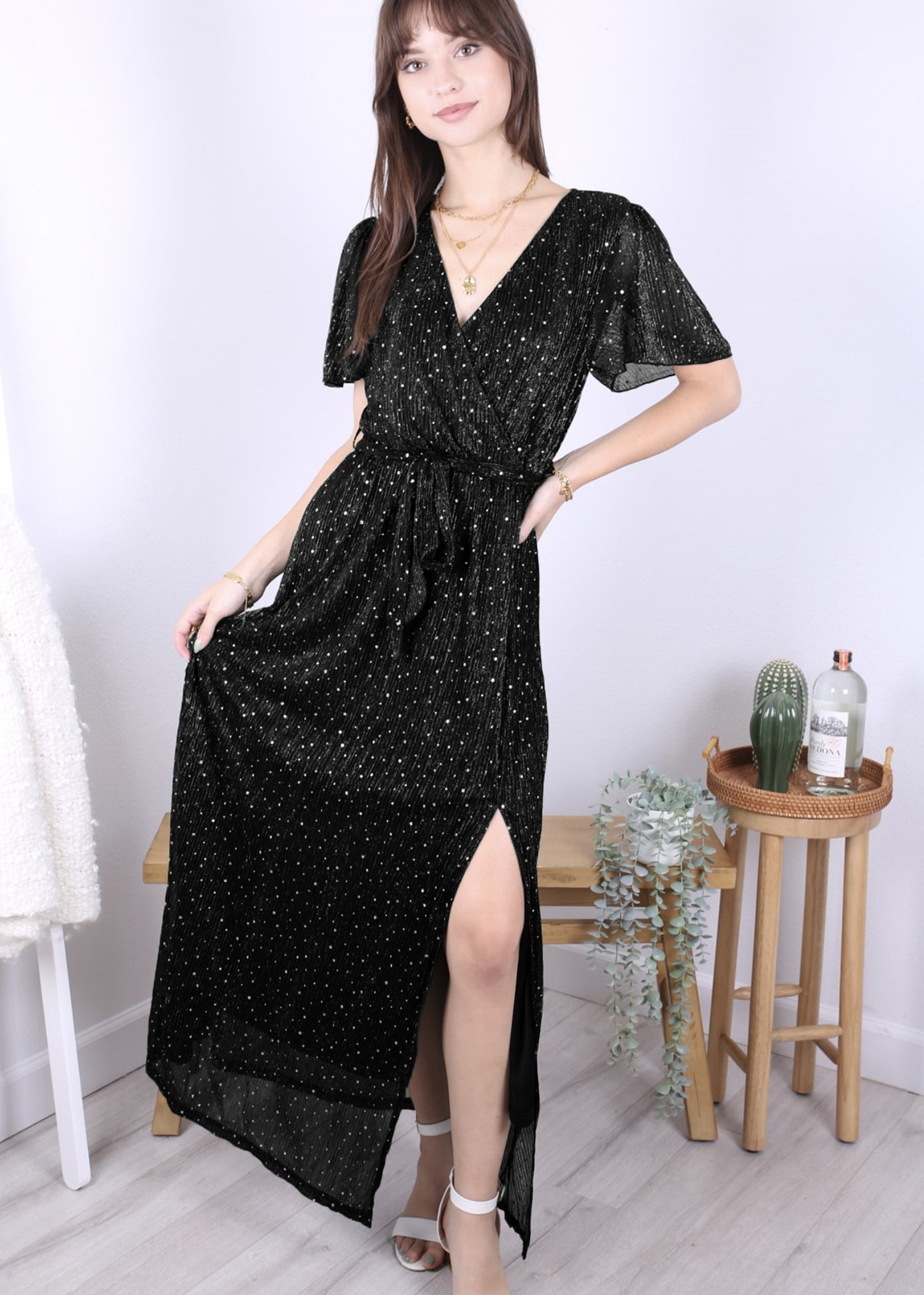 Vestido de lunares con detalles transparentes