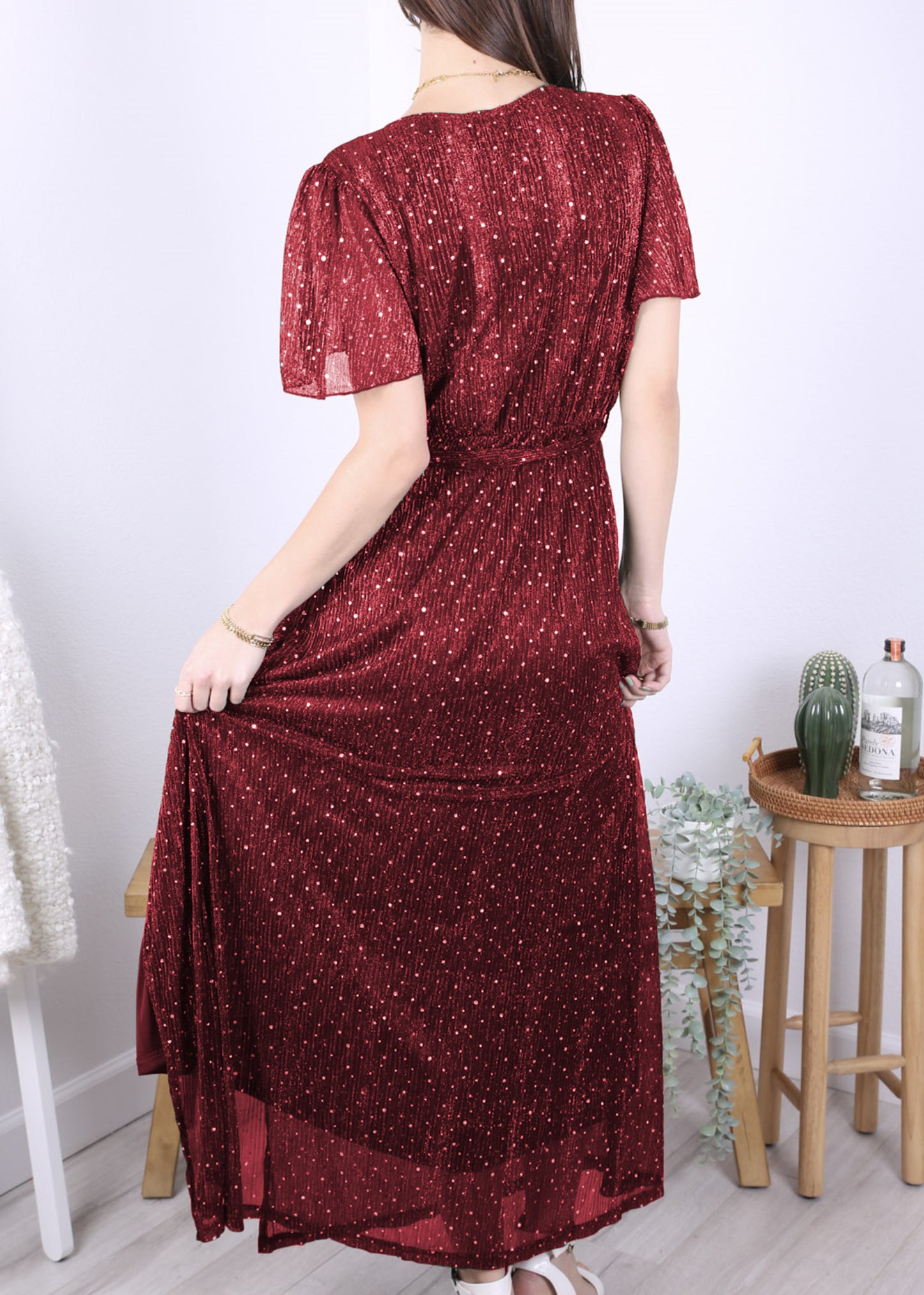 Vestido de lunares con detalles transparentes