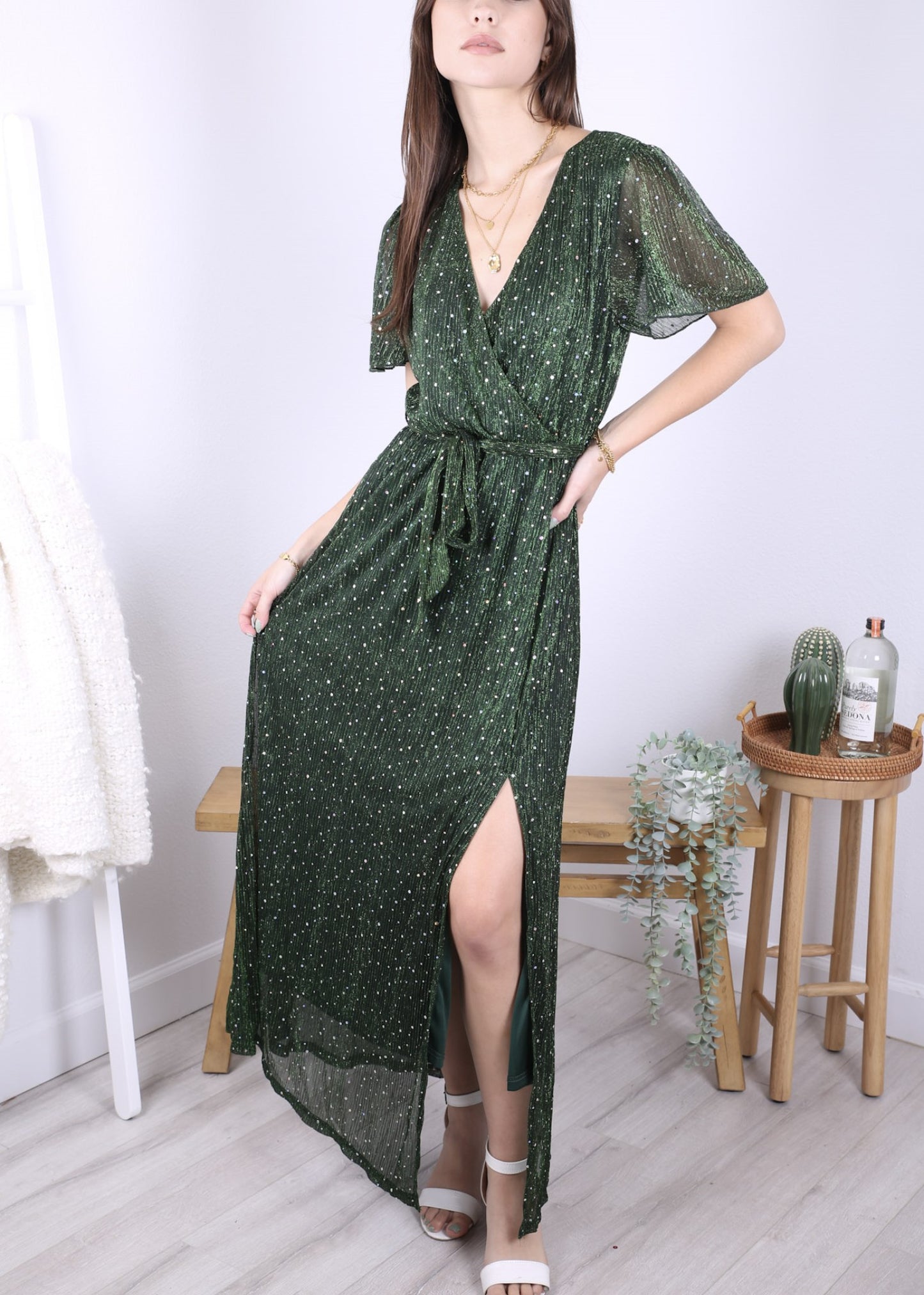 Vestido de lunares con detalles transparentes