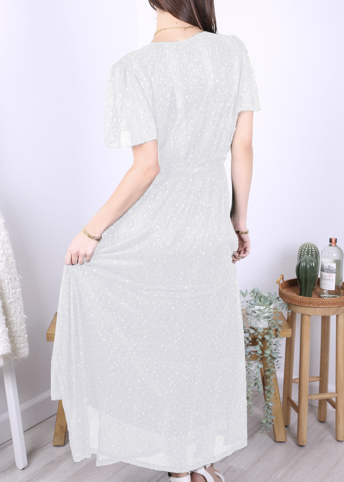 Vestido de lunares con detalles transparentes