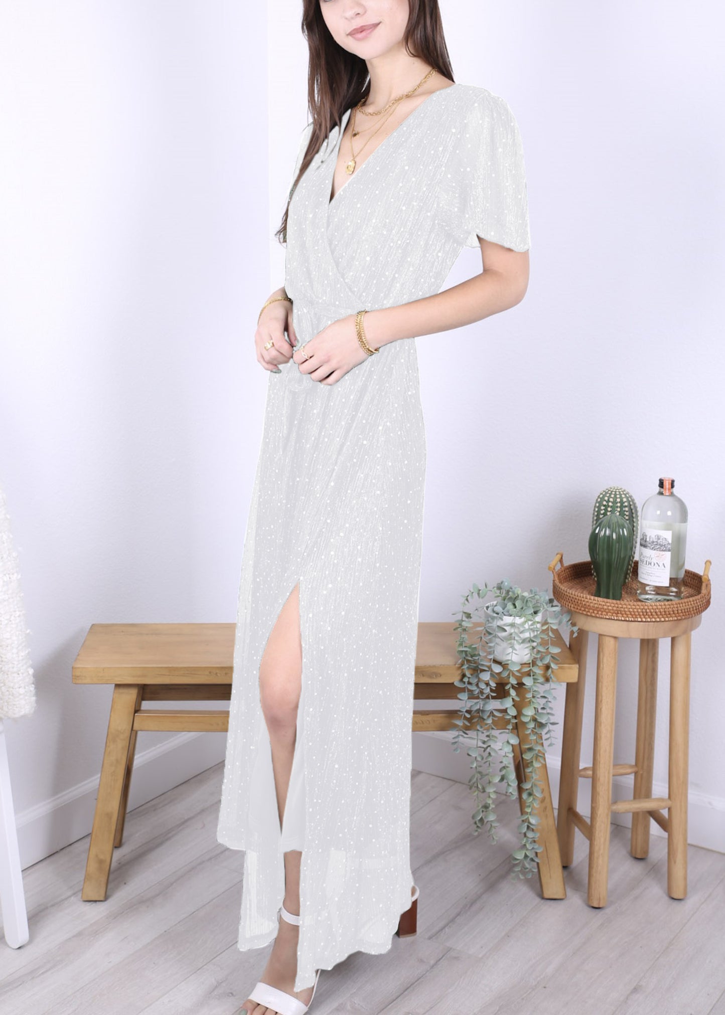 Vestido de lunares con detalles transparentes