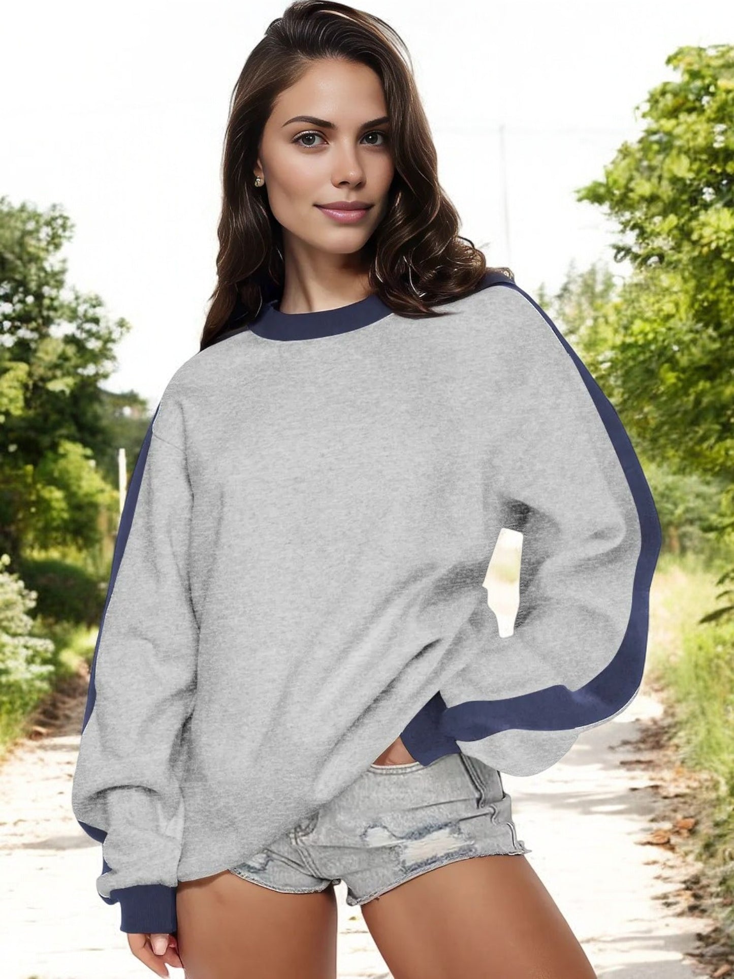Women's Contrast Trim Crewneck Sweatshirt with Long Sleeves and Relaxed Fit