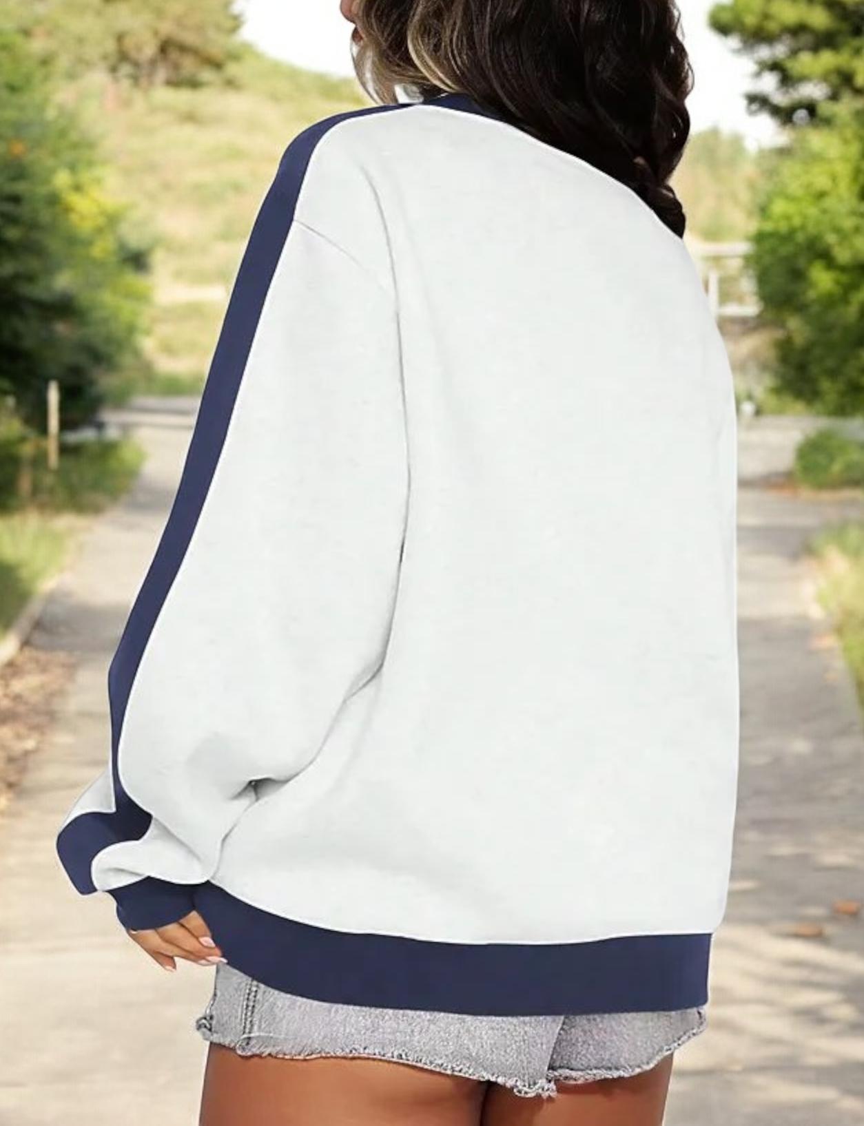 Women's Contrast Trim Crewneck Sweatshirt with Long Sleeves and Relaxed Fit