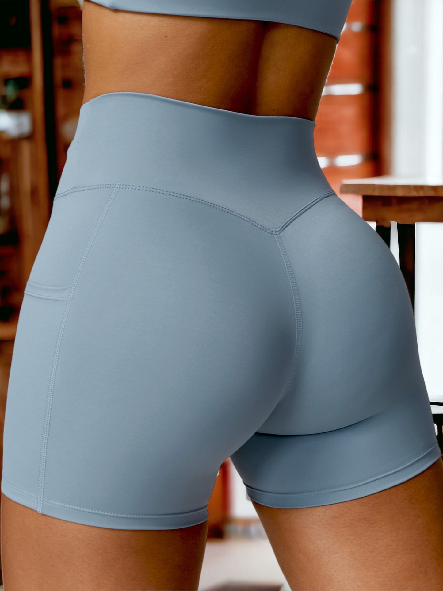 Pantalones cortos ajustados de fitness para mujer que realzan los glúteos