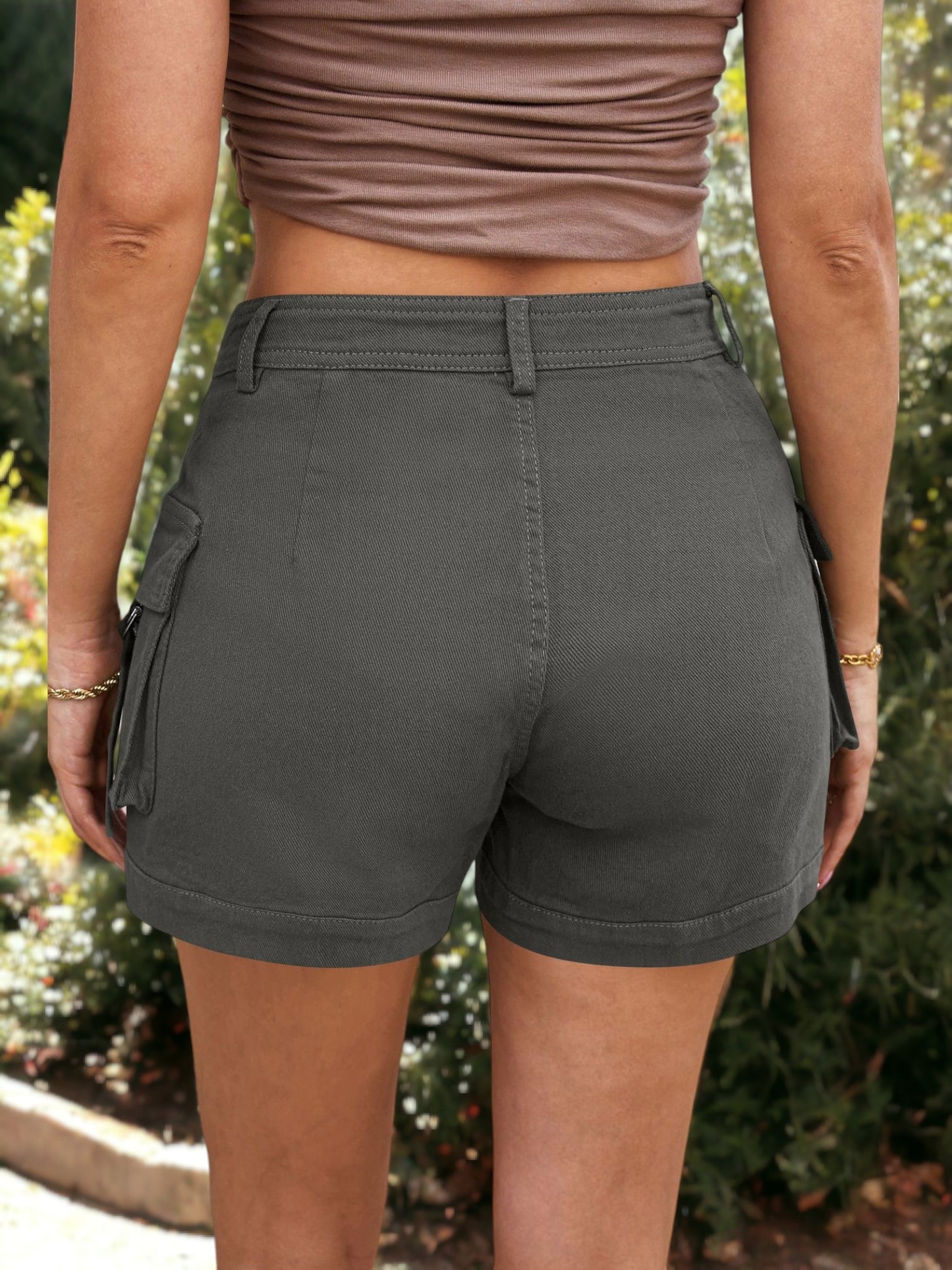 Pantalones cortos cargo informales con cintura alta y bolsillos laterales detallados para mujer