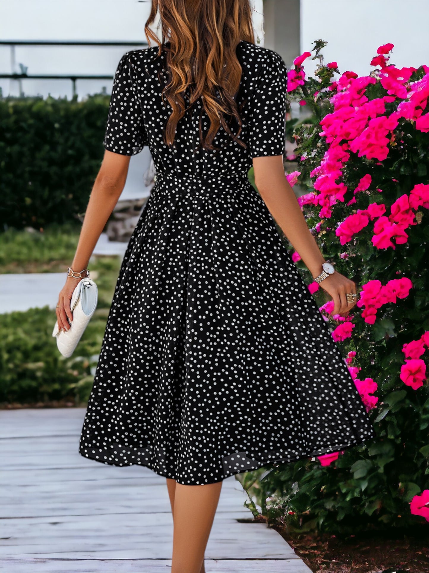 Vestido estampado de cuello redondo, manga corta y lazo en la cintura