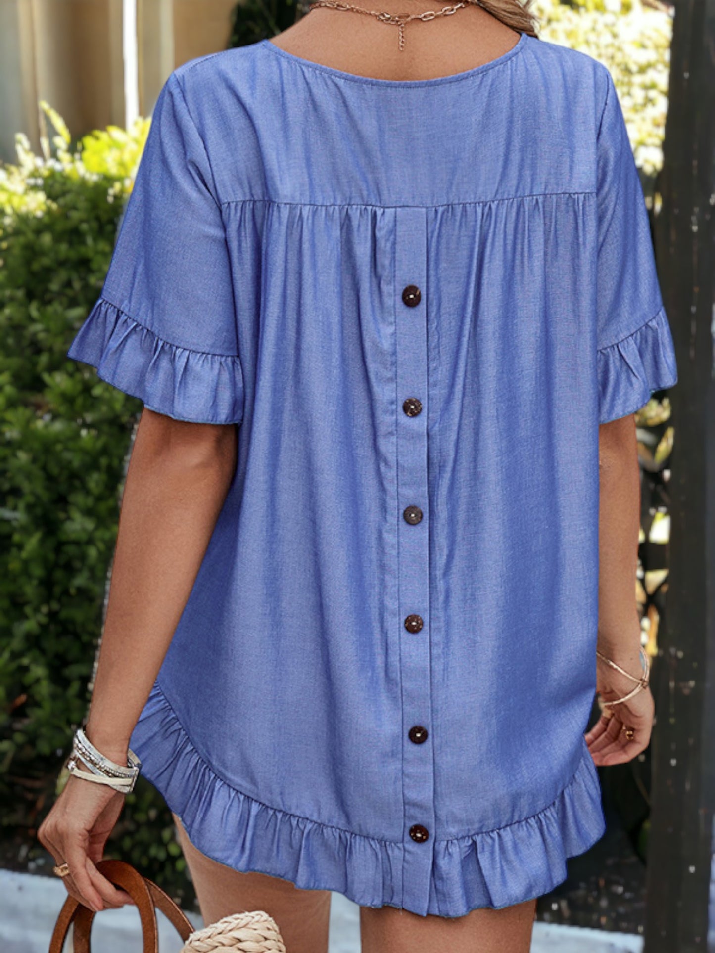 Blusa holgada con cuello redondo y mangas con volantes