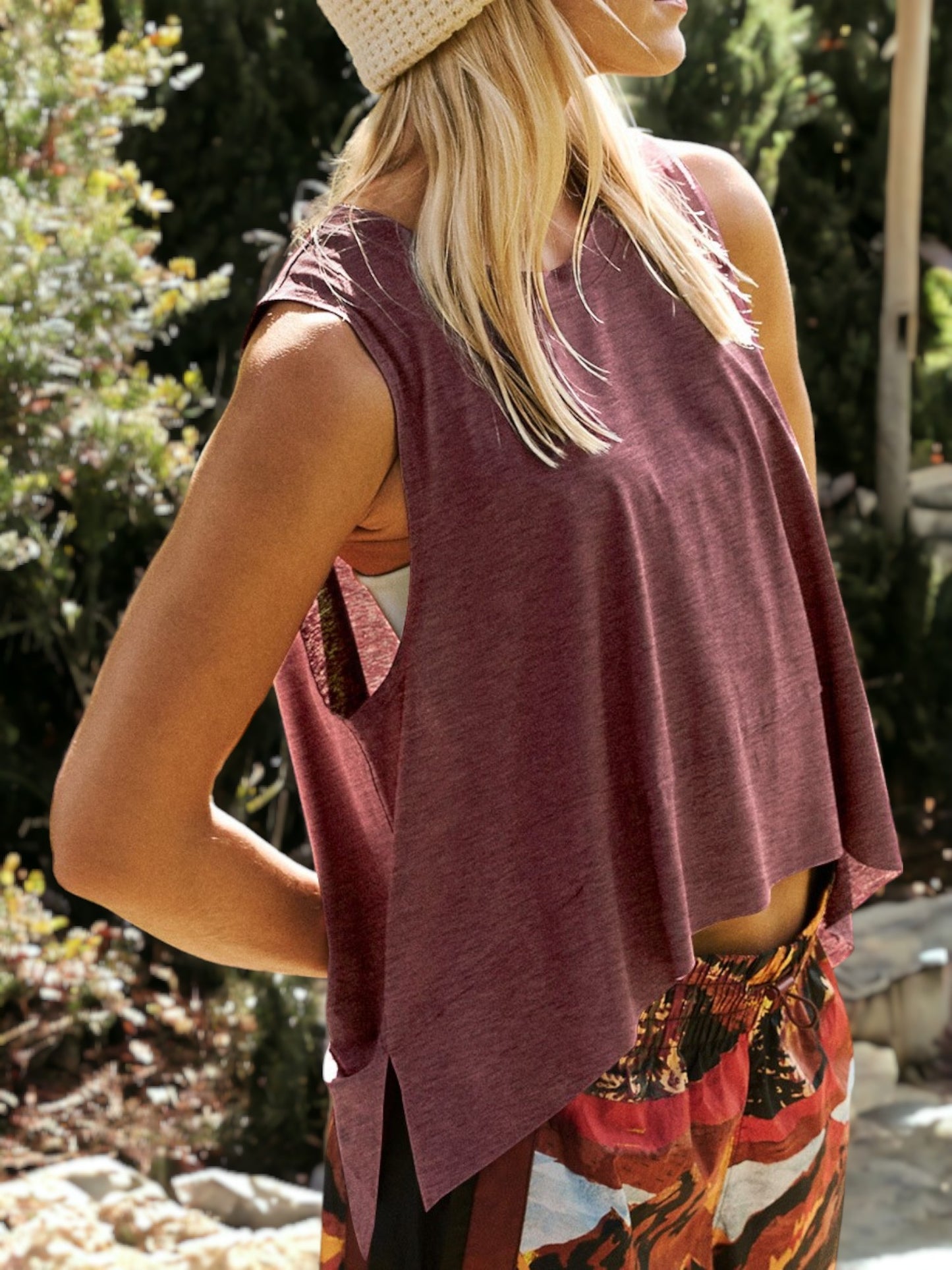 Relaxed Sleeveless Side Slit Workout Tank Top