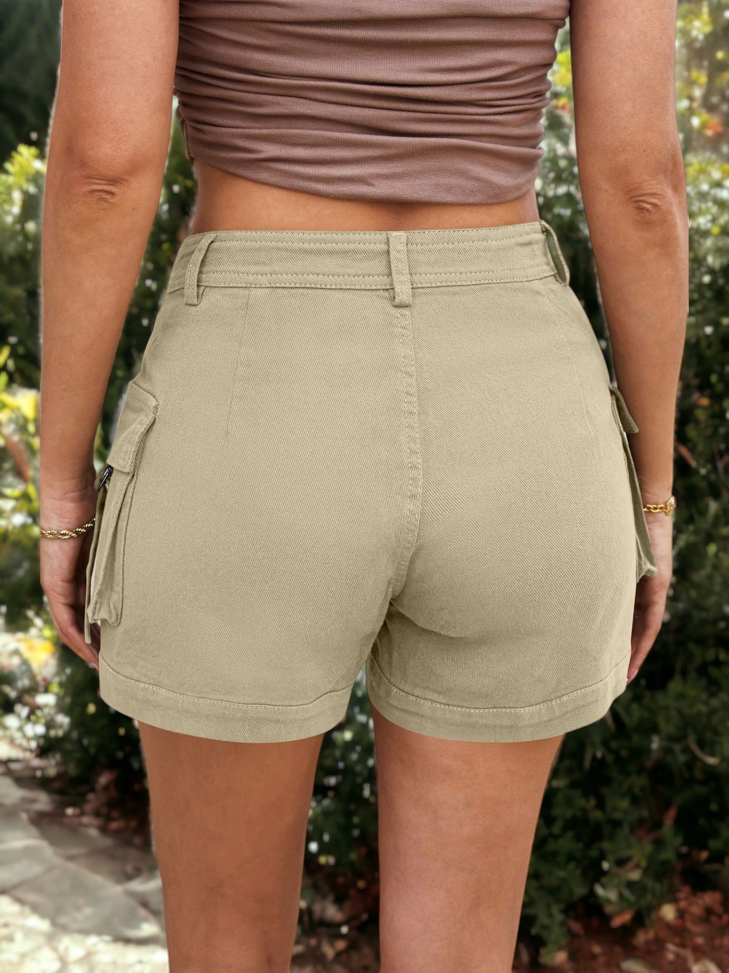 Pantalones cortos cargo informales con cintura alta y bolsillos laterales detallados para mujer