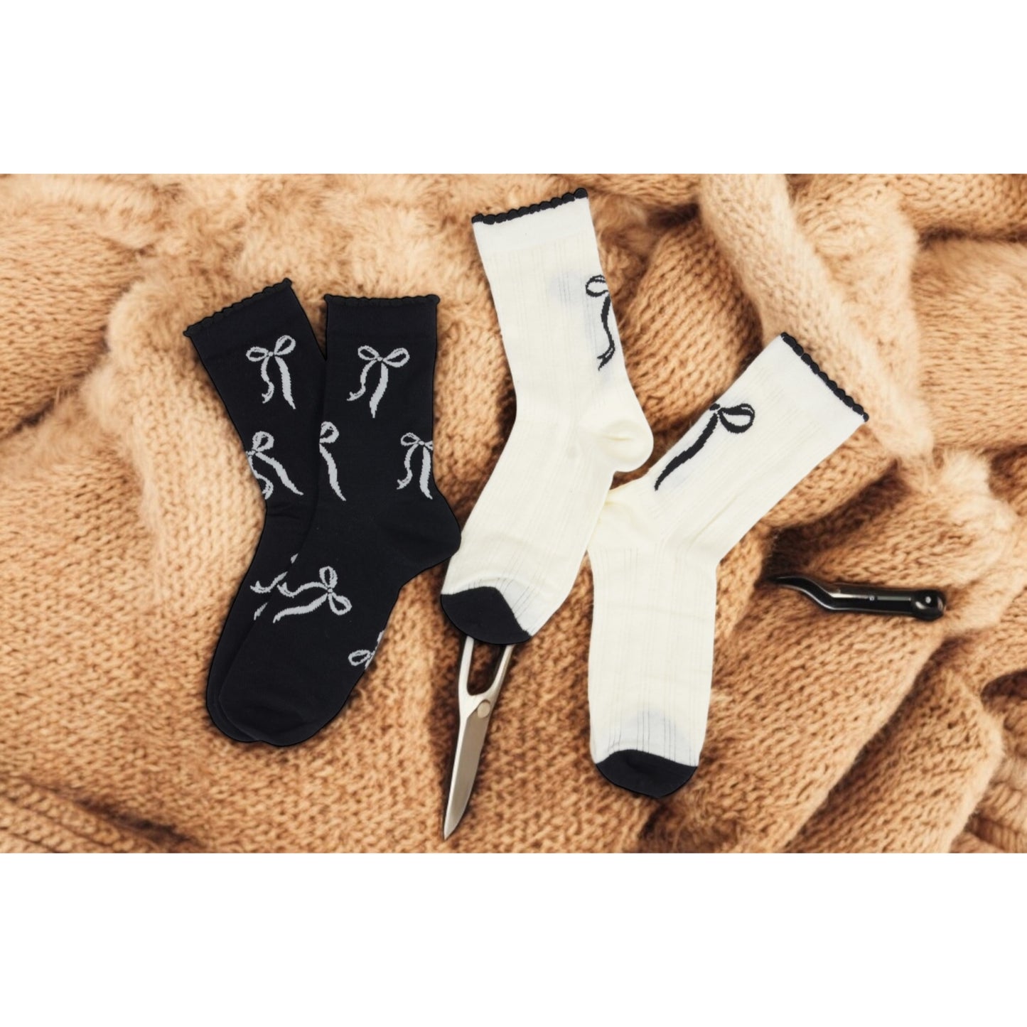 Women's 2-Pack Bow Pattern Crew Socks with Scalloped Trim and Contrast Details