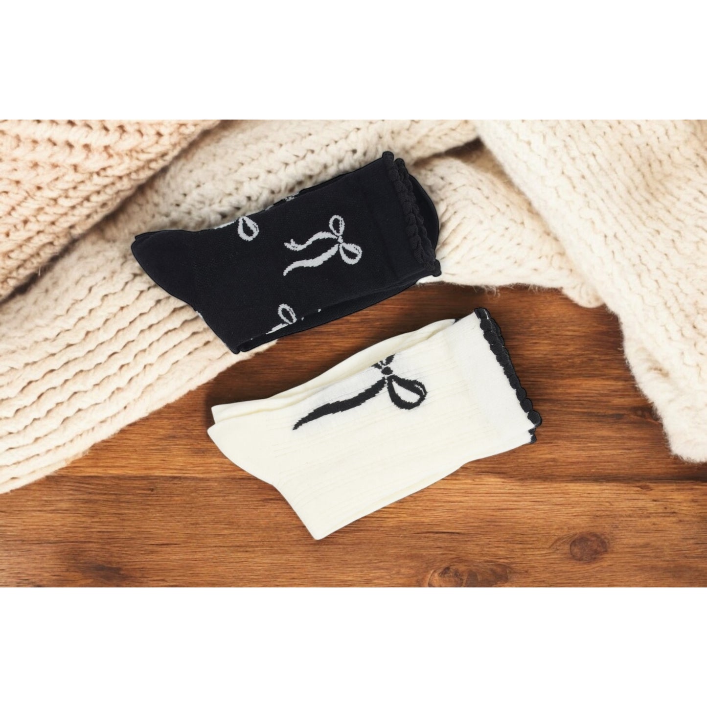 Women's 2-Pack Bow Pattern Crew Socks with Scalloped Trim and Contrast Details