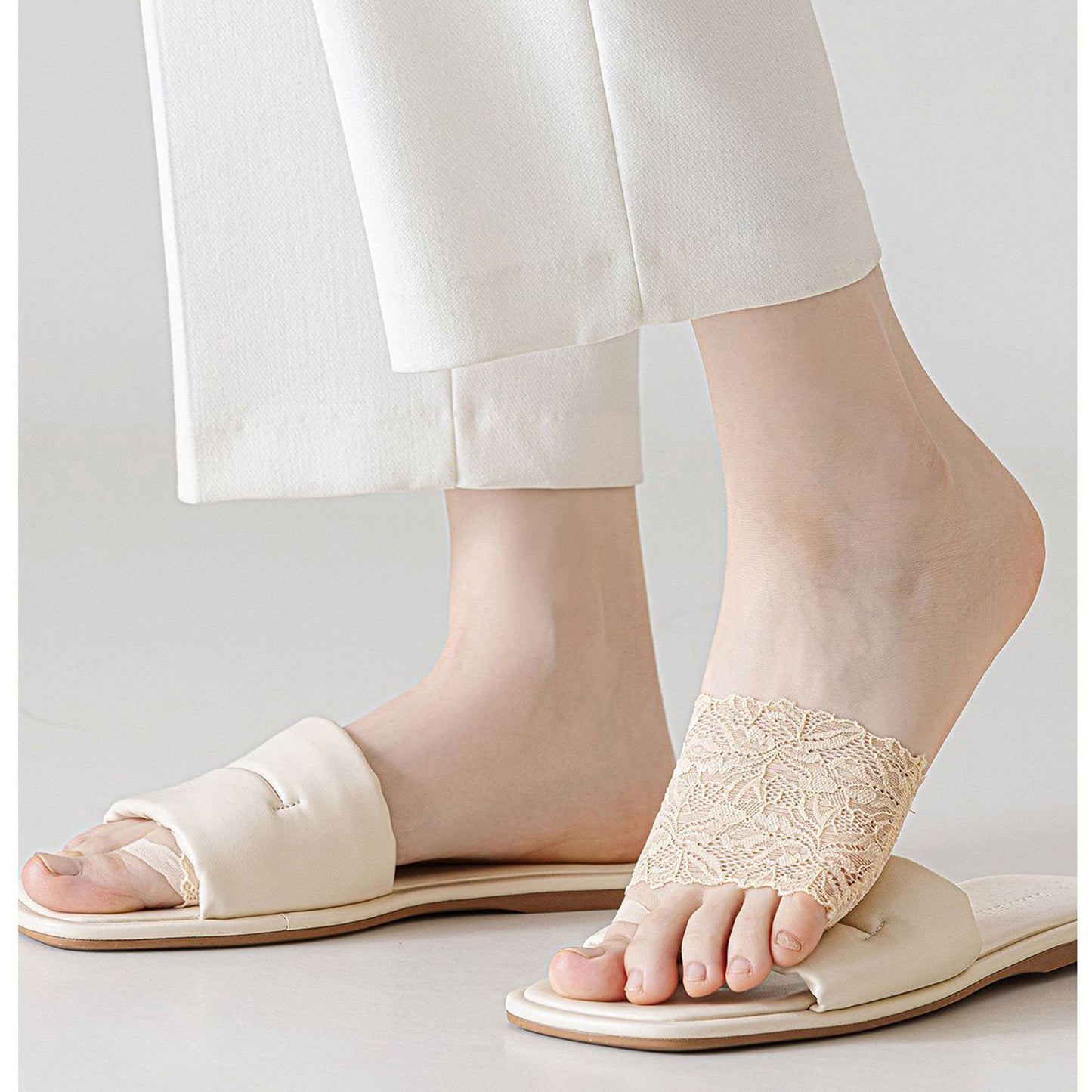Anna-Kaci 5 Pairs Women's Floral Lace No Show Socks Low Cut Stretch Liner with Elegant Scalloped Trim Invisible Design for Flats and Loafers