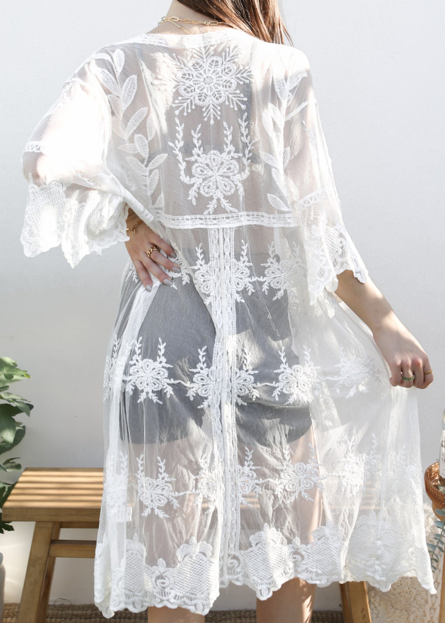 Kimono largo con bordado de encaje floral