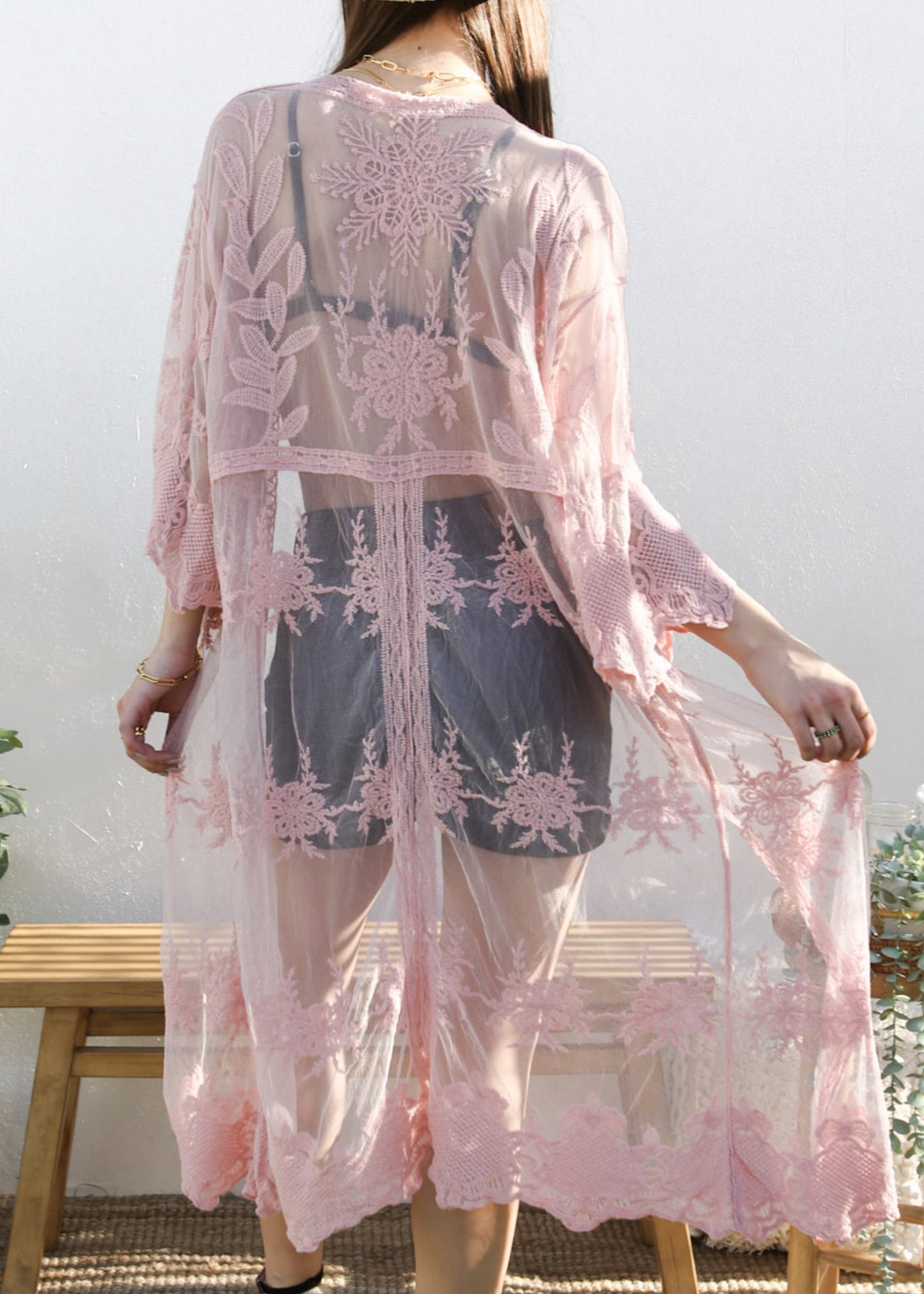 Kimono largo con bordado de encaje floral