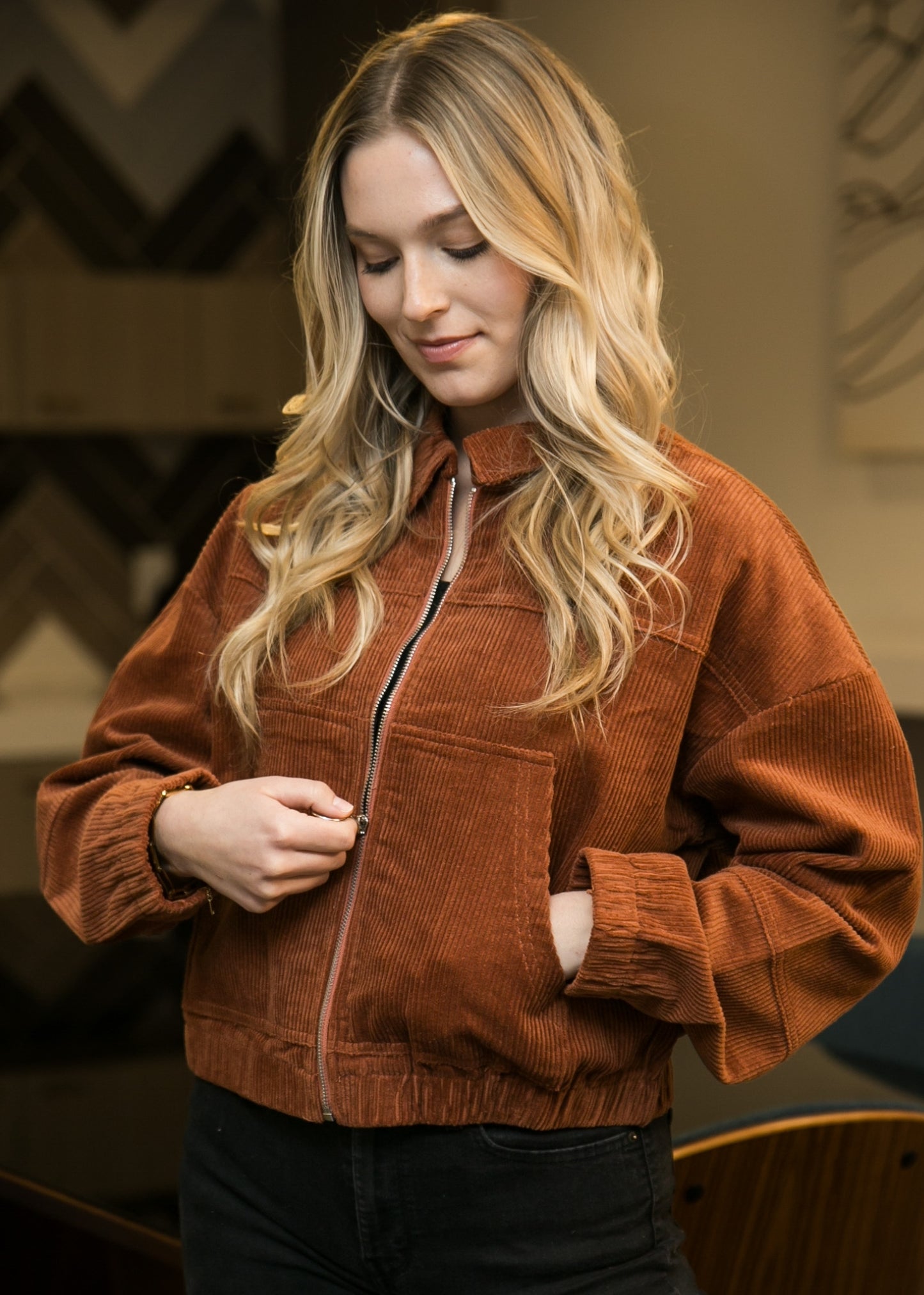 Chaqueta corta de pana de manga larga para mujer de Anna-Kaci