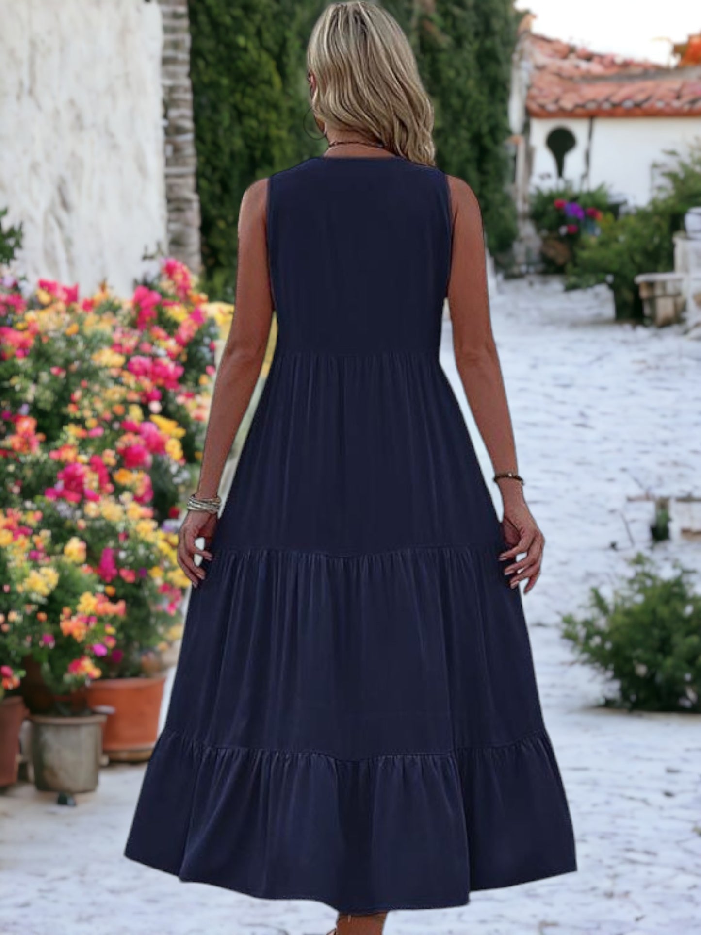 Vestido midi bohemio con volantes, cuello en V y botones detallados para mujer