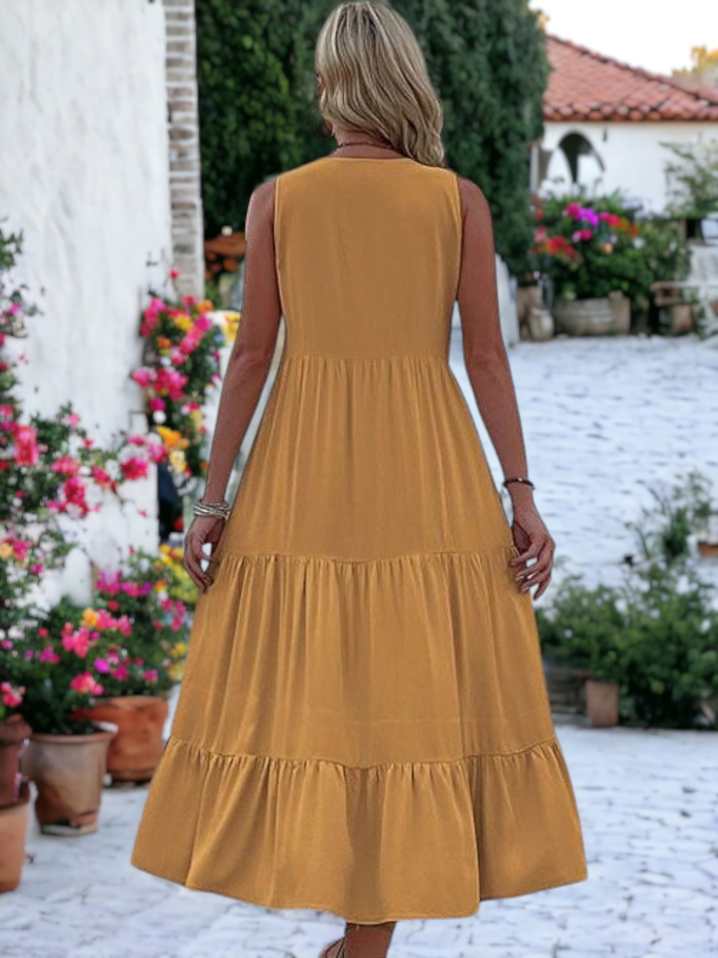 Vestido midi bohemio con volantes, cuello en V y botones detallados para mujer