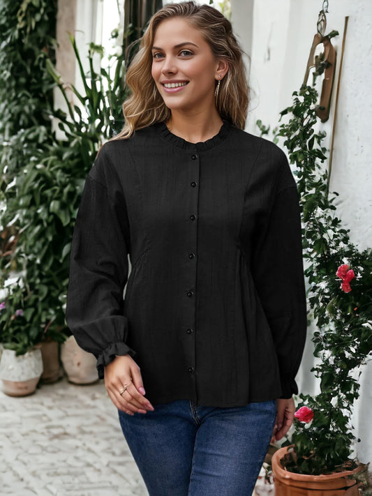 Blusa con pinzas y cuello con volantes