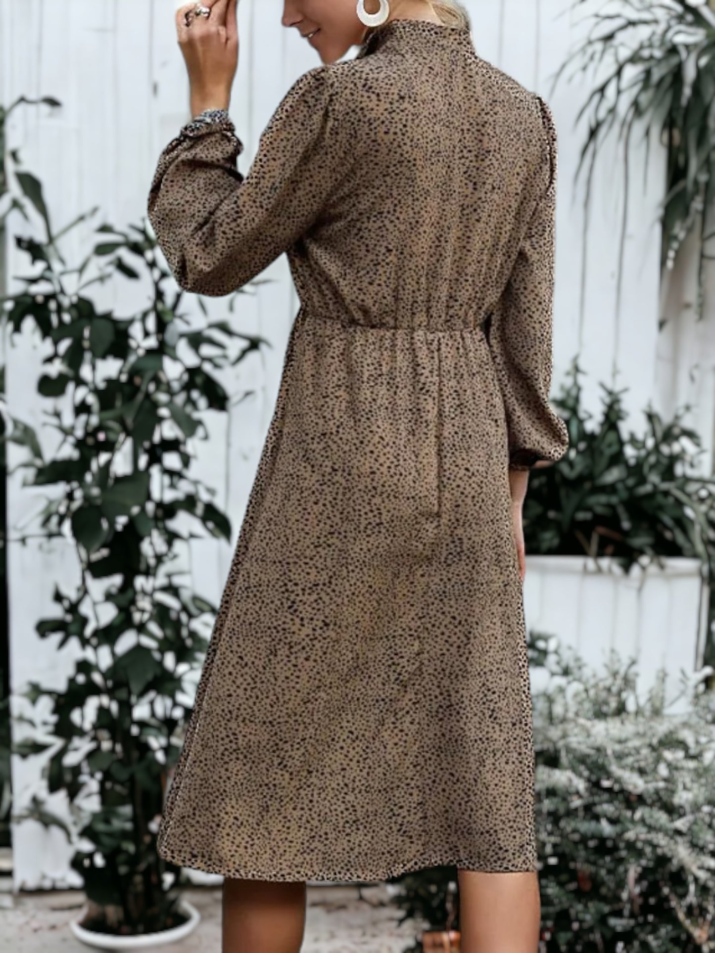 Vestido camisero con cuello y estampado de guepardo