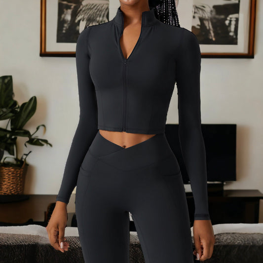 Chaqueta deportiva con cuello alto y cremallera