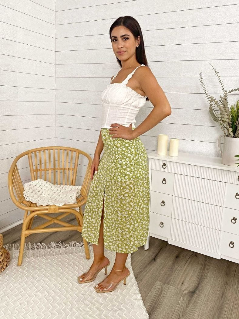 Camiseta de tirantes con busto fruncido y volantes