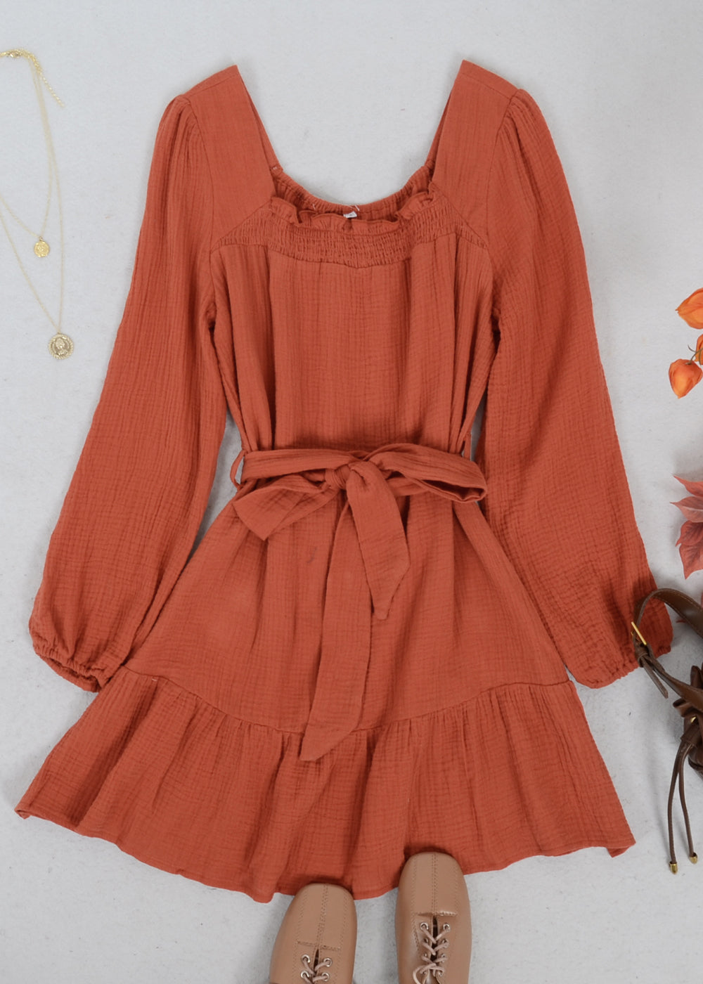 Vestido liso con escote cuadrado y cintura anudada