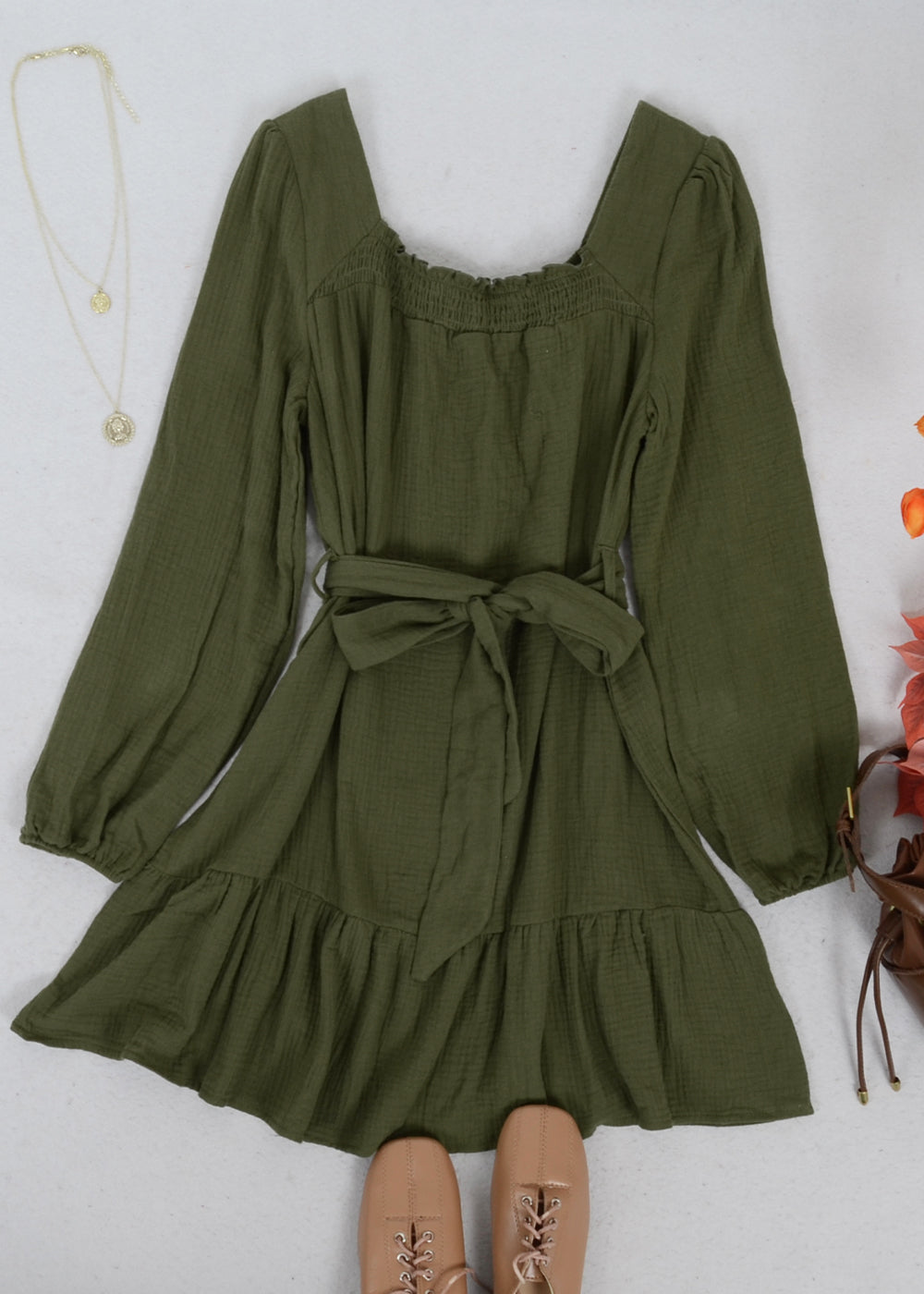 Vestido liso con escote cuadrado y cintura anudada