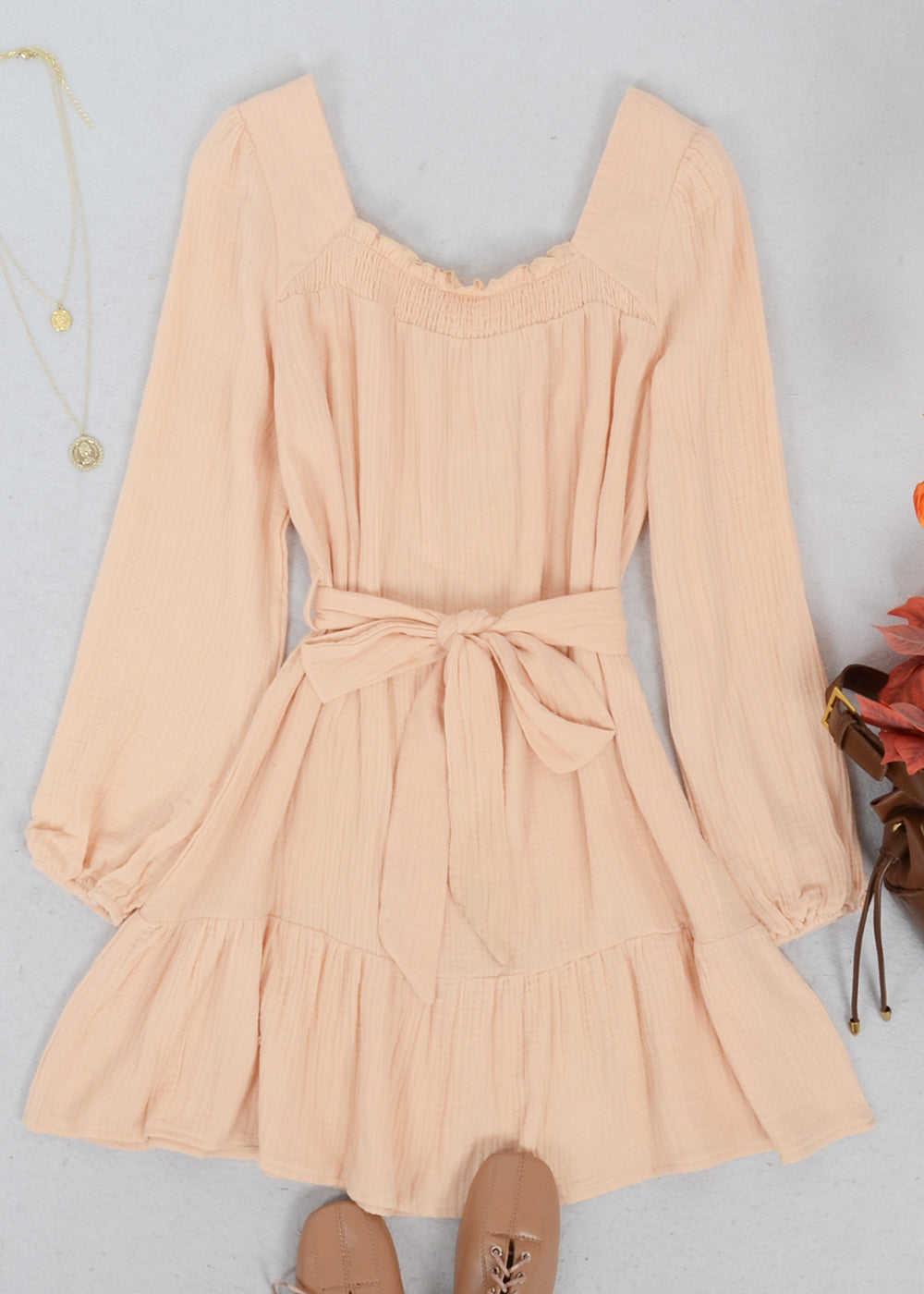 Vestido liso con escote cuadrado y cintura anudada