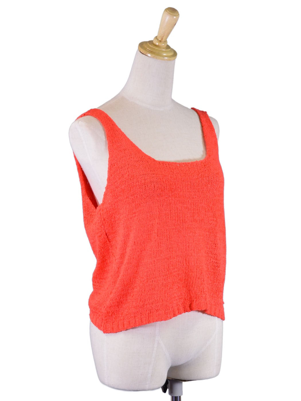 Camiseta sin mangas de punto con escote redondo y espalda torcida sexy en color coral neón Voltaic En Creme