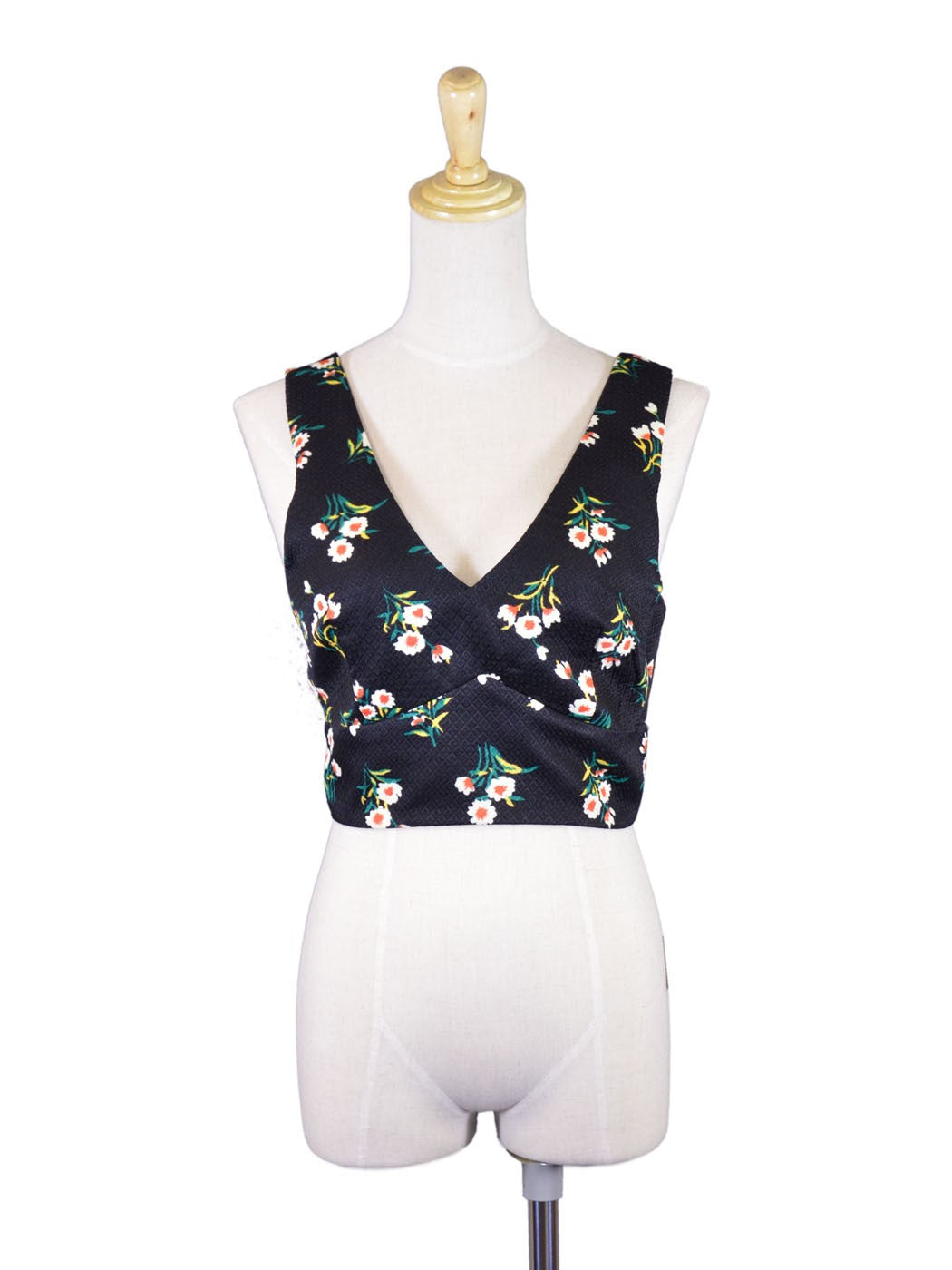 Lush Lovely Cute Oriental Floral Quilt Textured Print V-Neck Cropped Tank Top