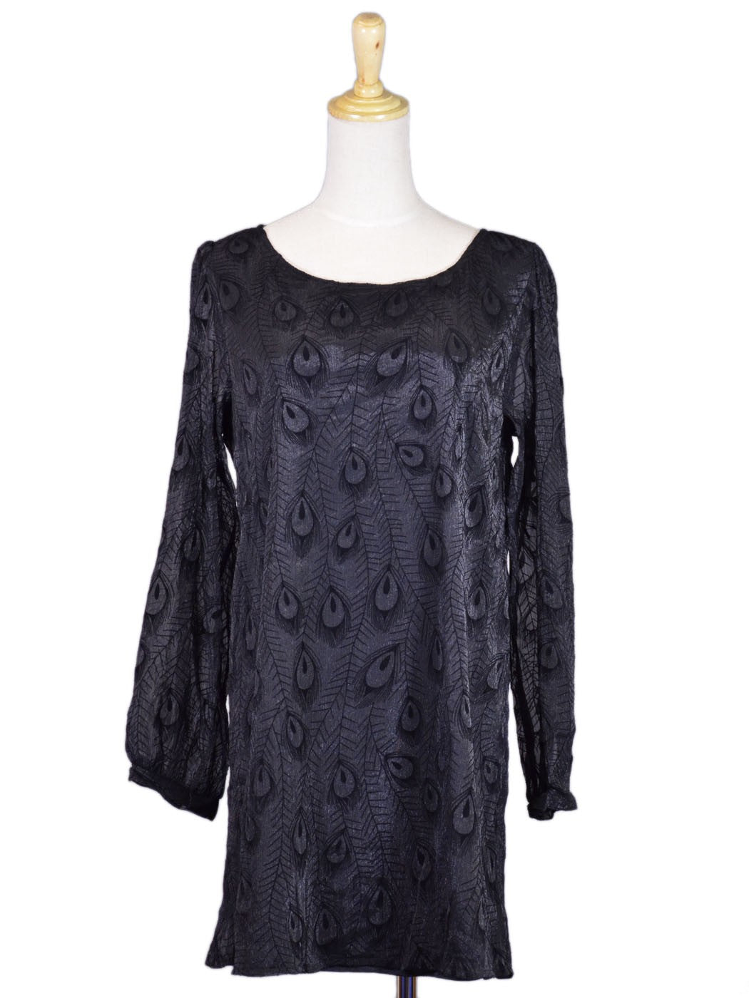 Vestido de cóctel de noche con mangas largas y plumas de pavo real encantador en crema